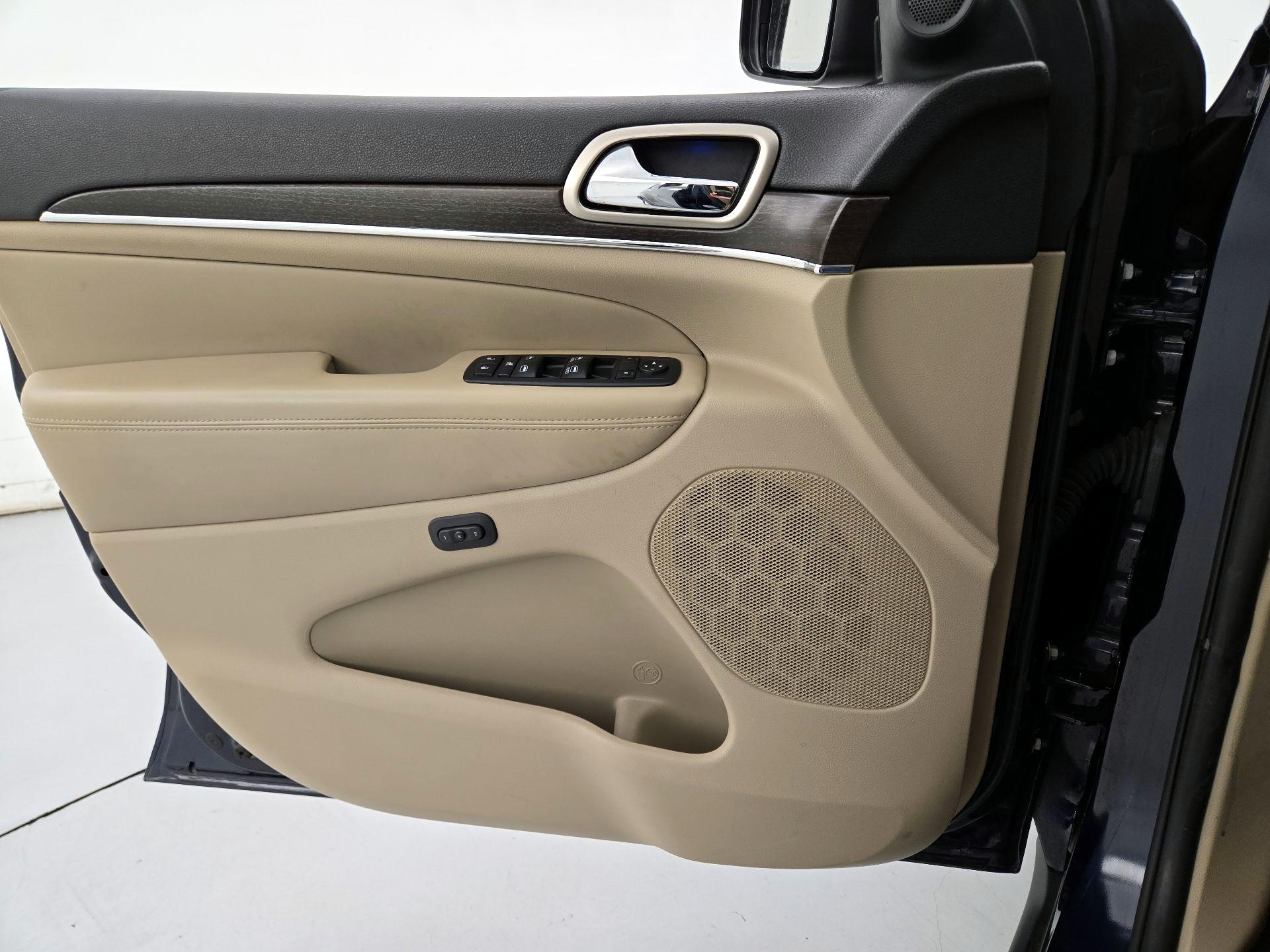 Thumbnail: 2014 Jeep Grand Cherokee - 12