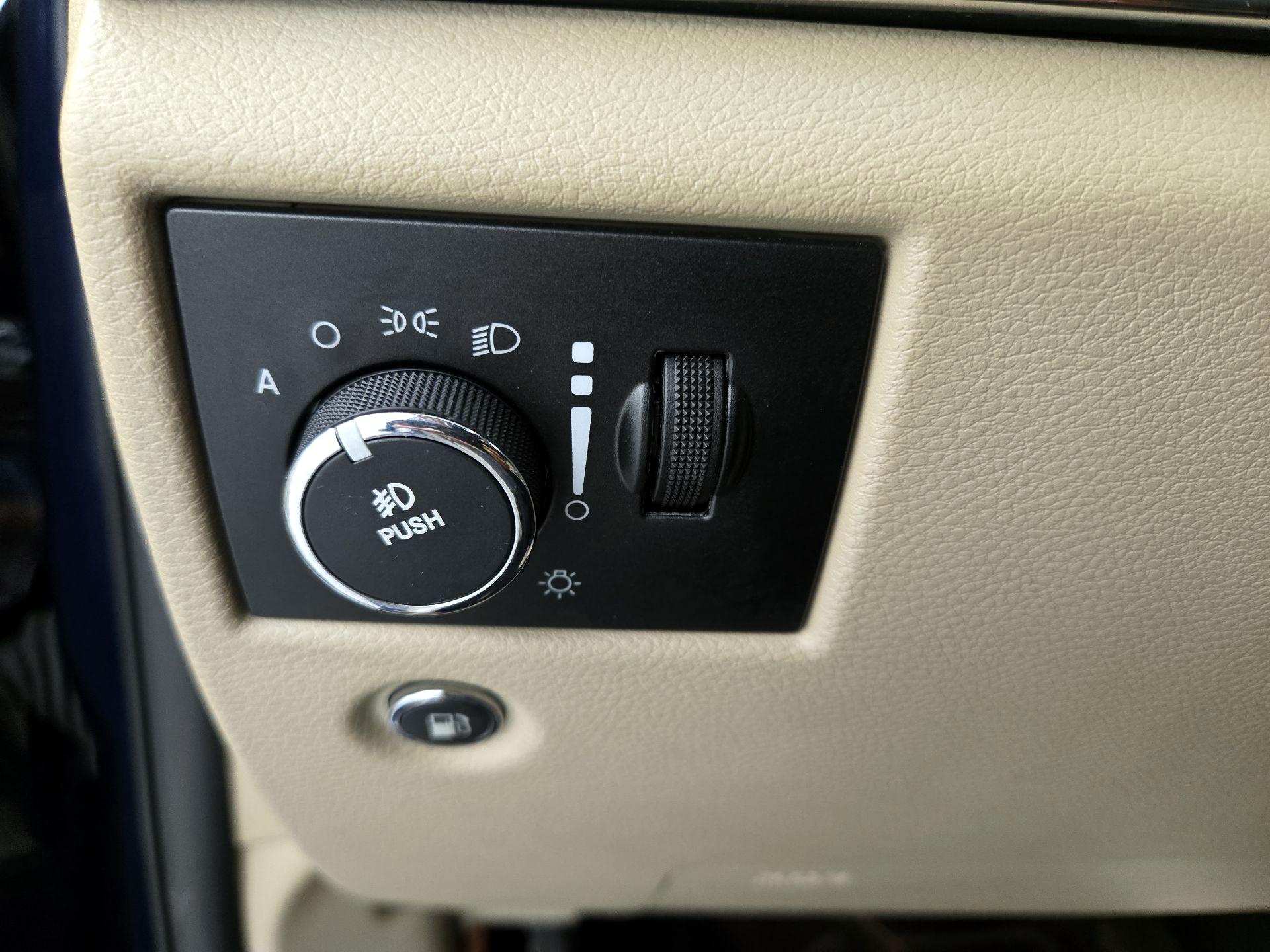 Thumbnail: 2014 Jeep Grand Cherokee - 13