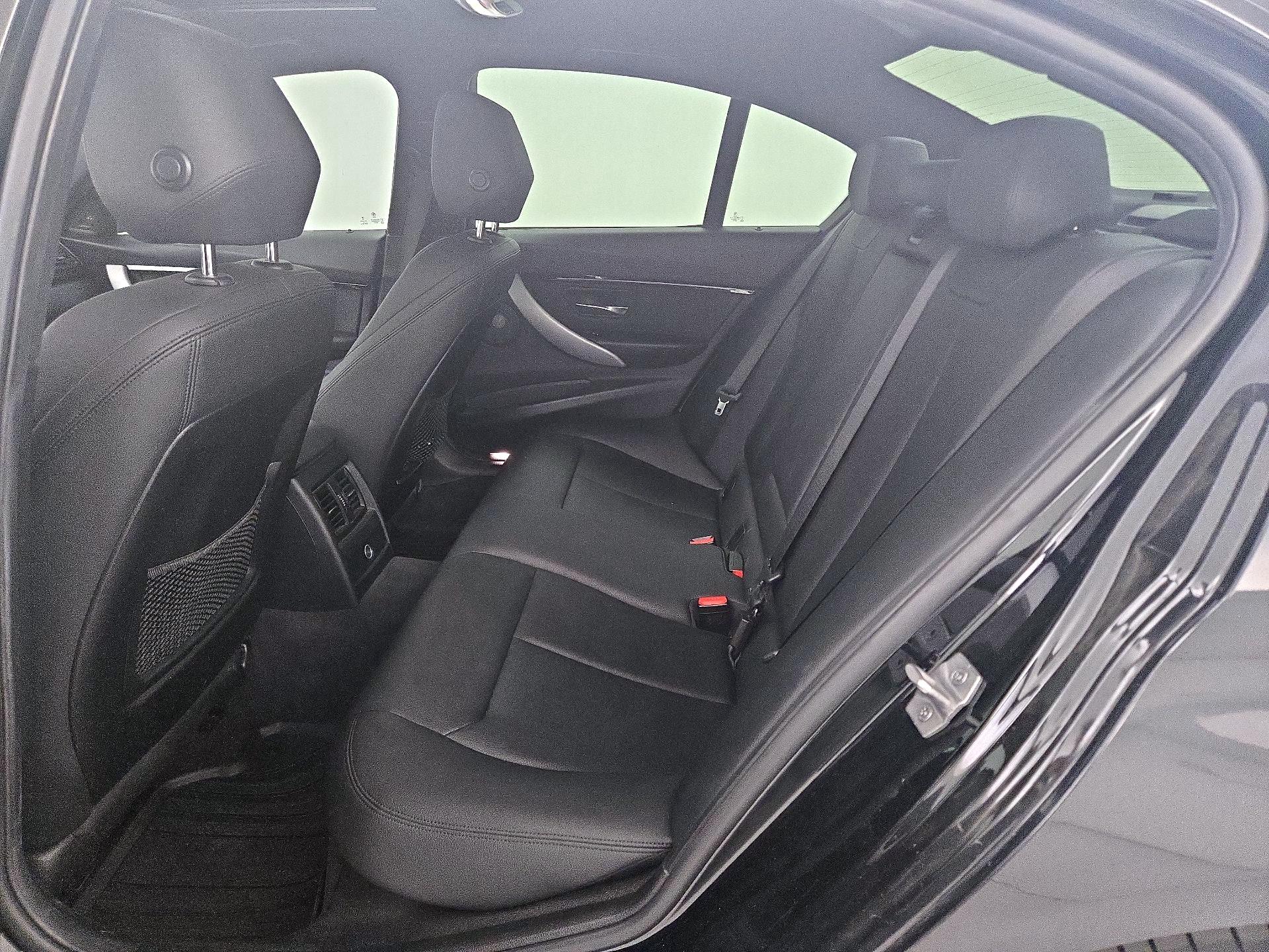 Thumbnail: 2016 BMW 3 Series - 20