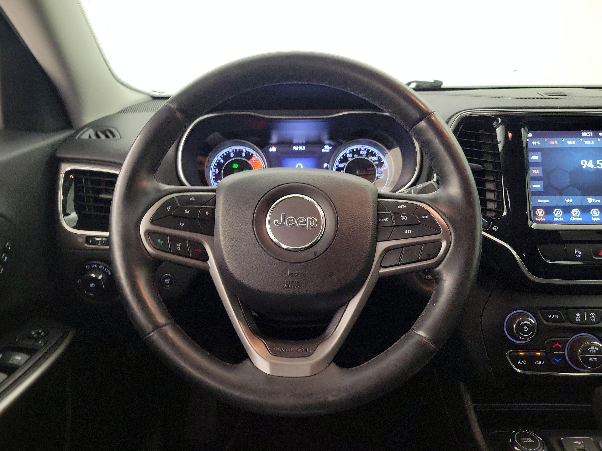 Thumbnail: 2019 Jeep Cherokee - 10