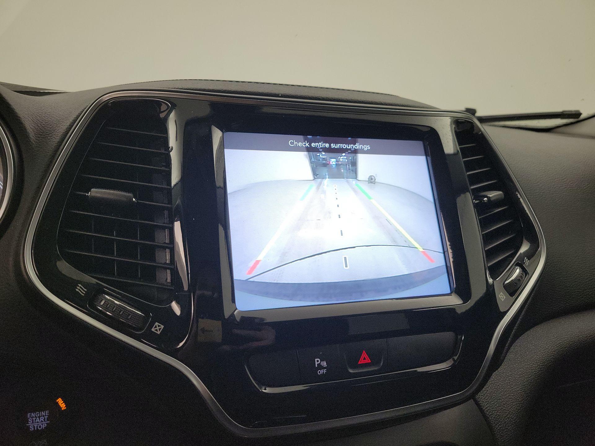 Thumbnail: 2019 Jeep Cherokee - 14