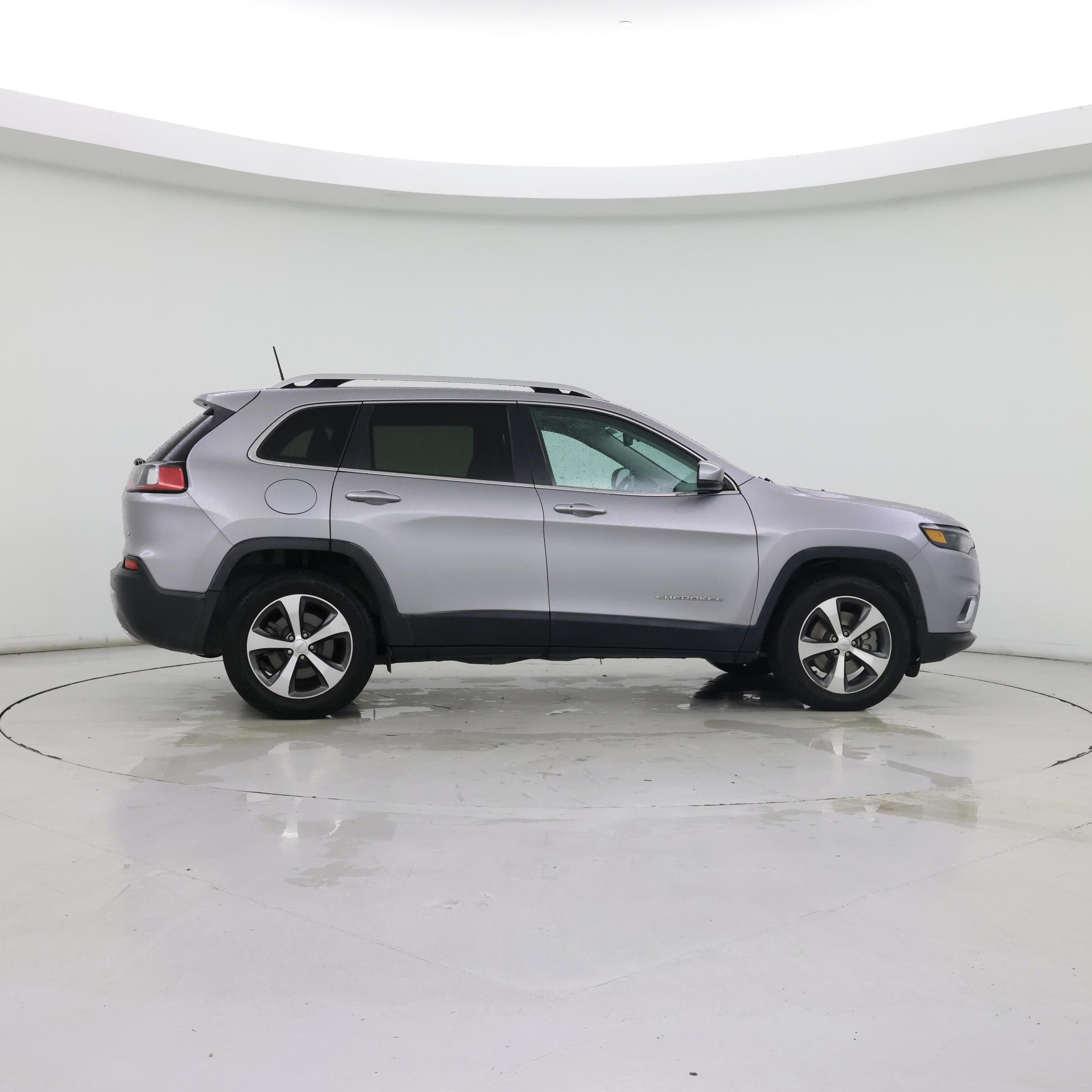 Thumbnail: 2019 Jeep Cherokee - 7