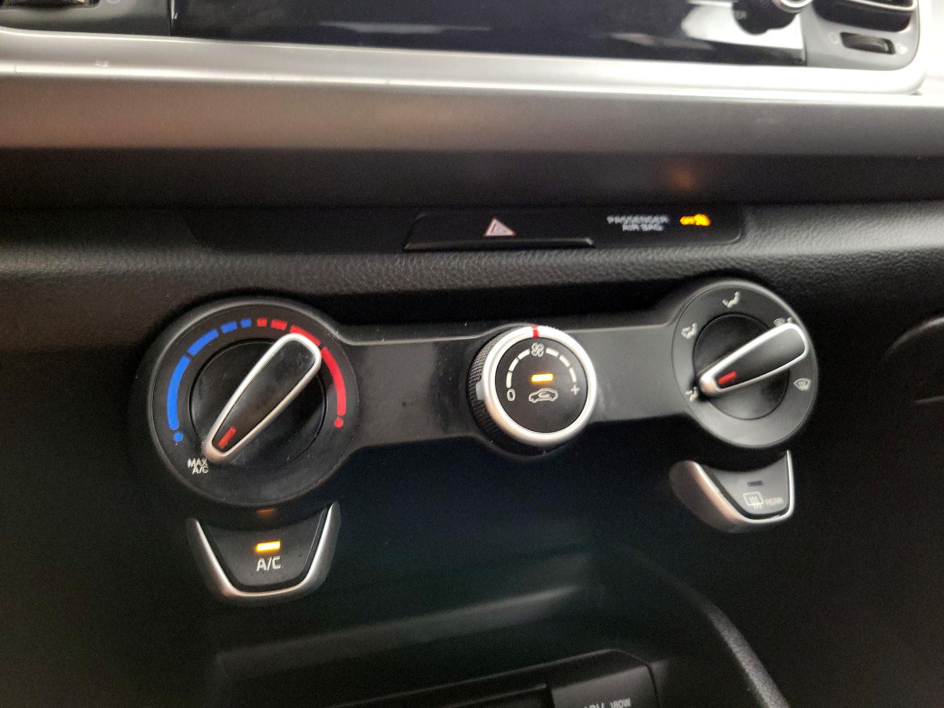 Thumbnail: 2020 Kia Rio - 16
