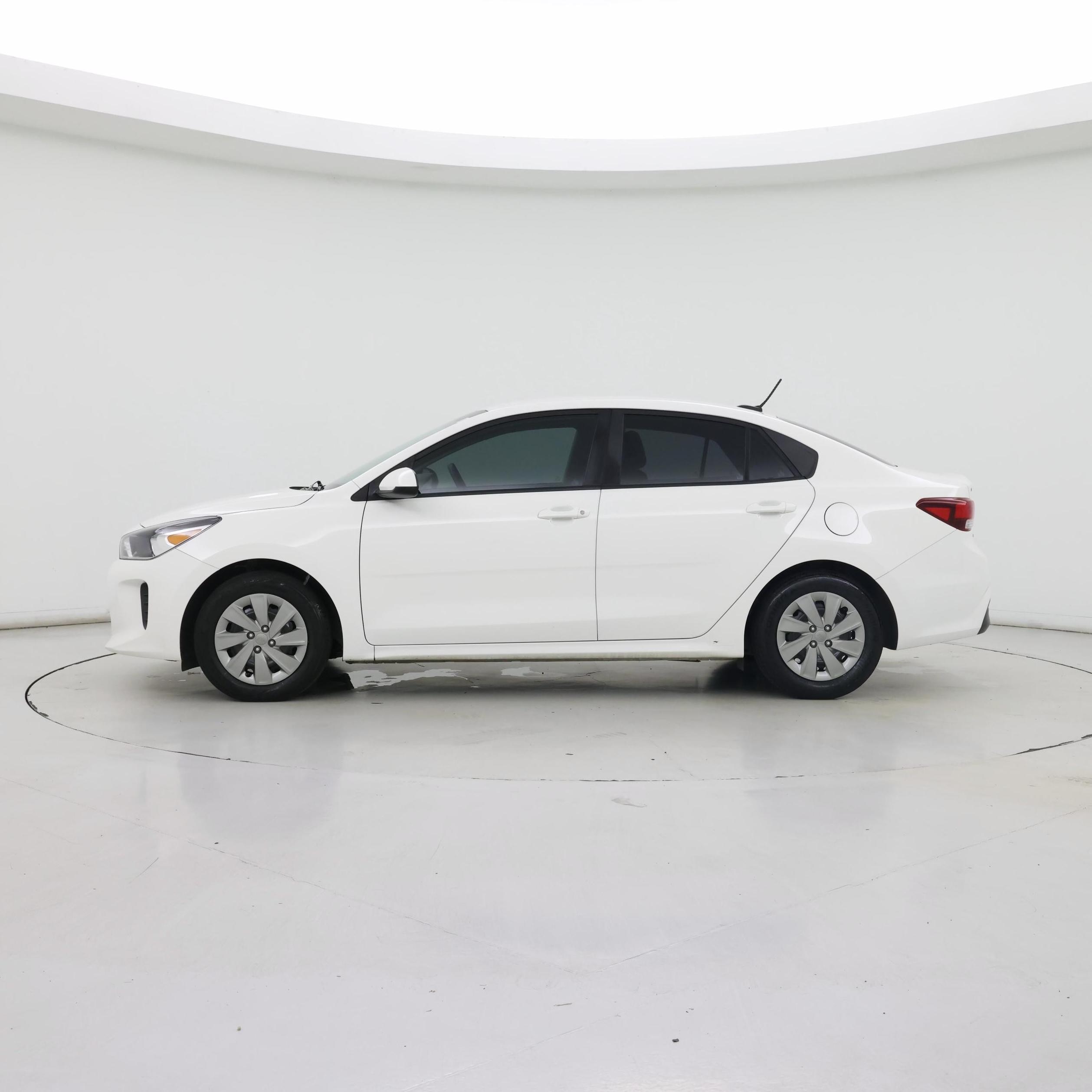 Thumbnail: 2020 Kia Rio - 3