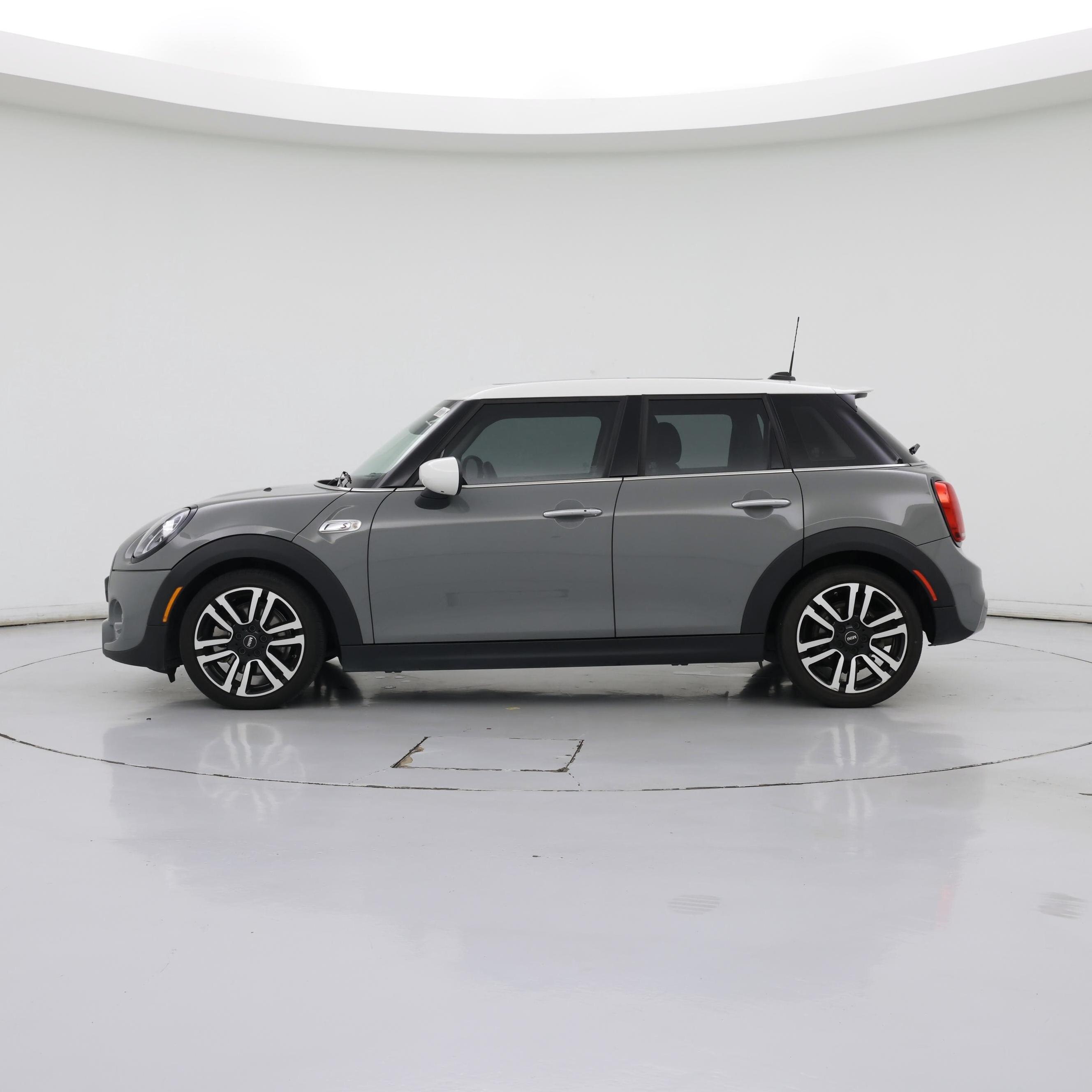 Thumbnail: 2021 MINI Cooper Hardtop - 3