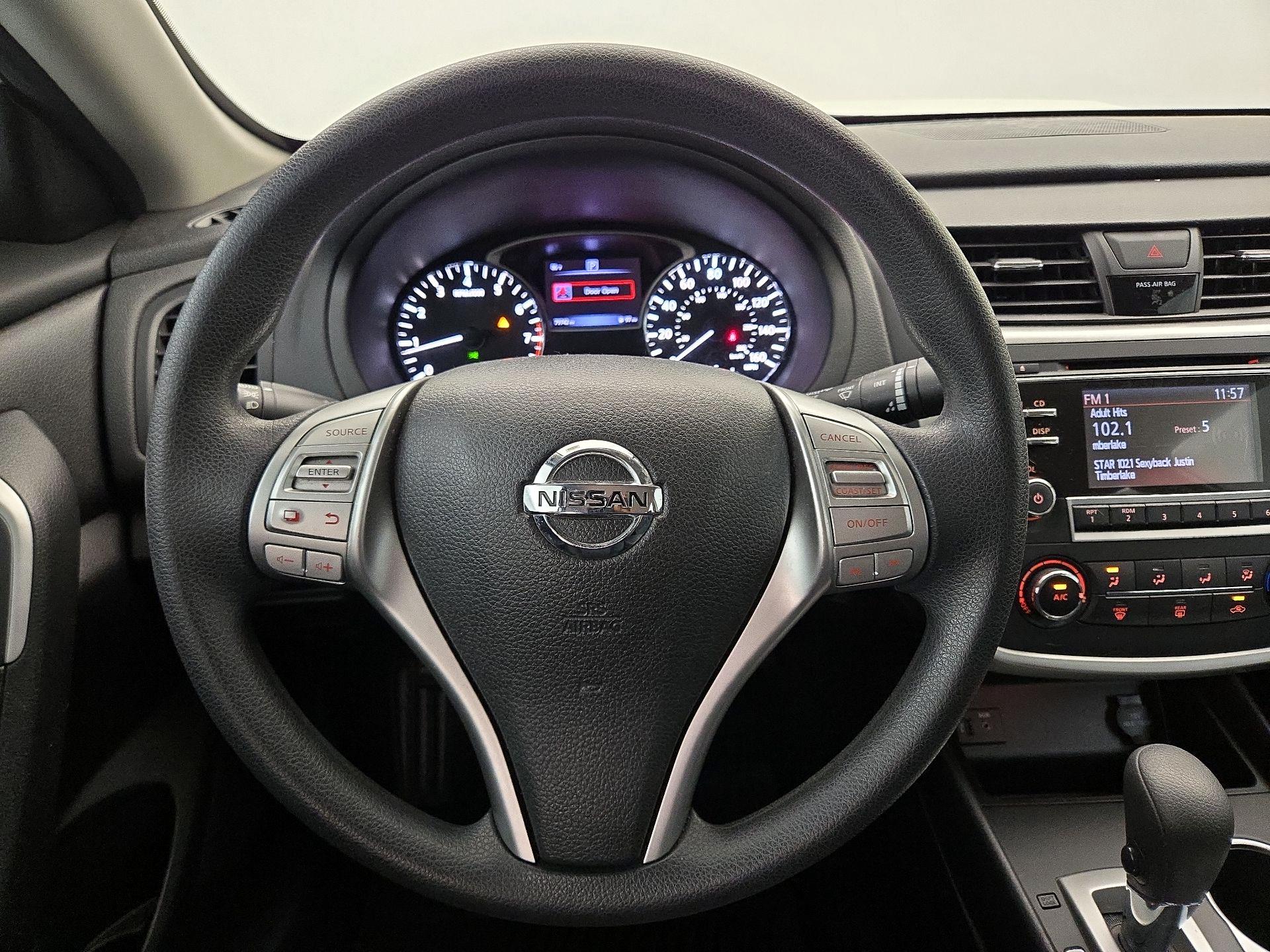 Thumbnail: 2016 Nissan Altima - 10