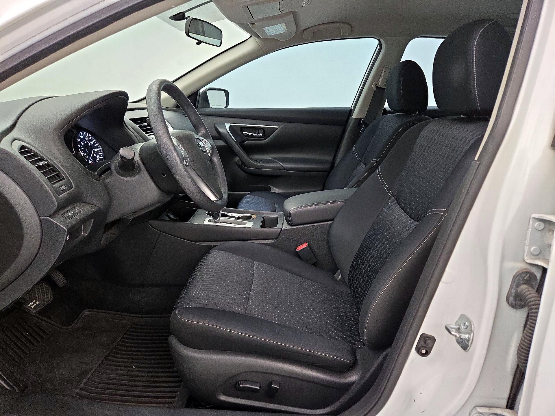 Thumbnail: 2016 Nissan Altima - 11