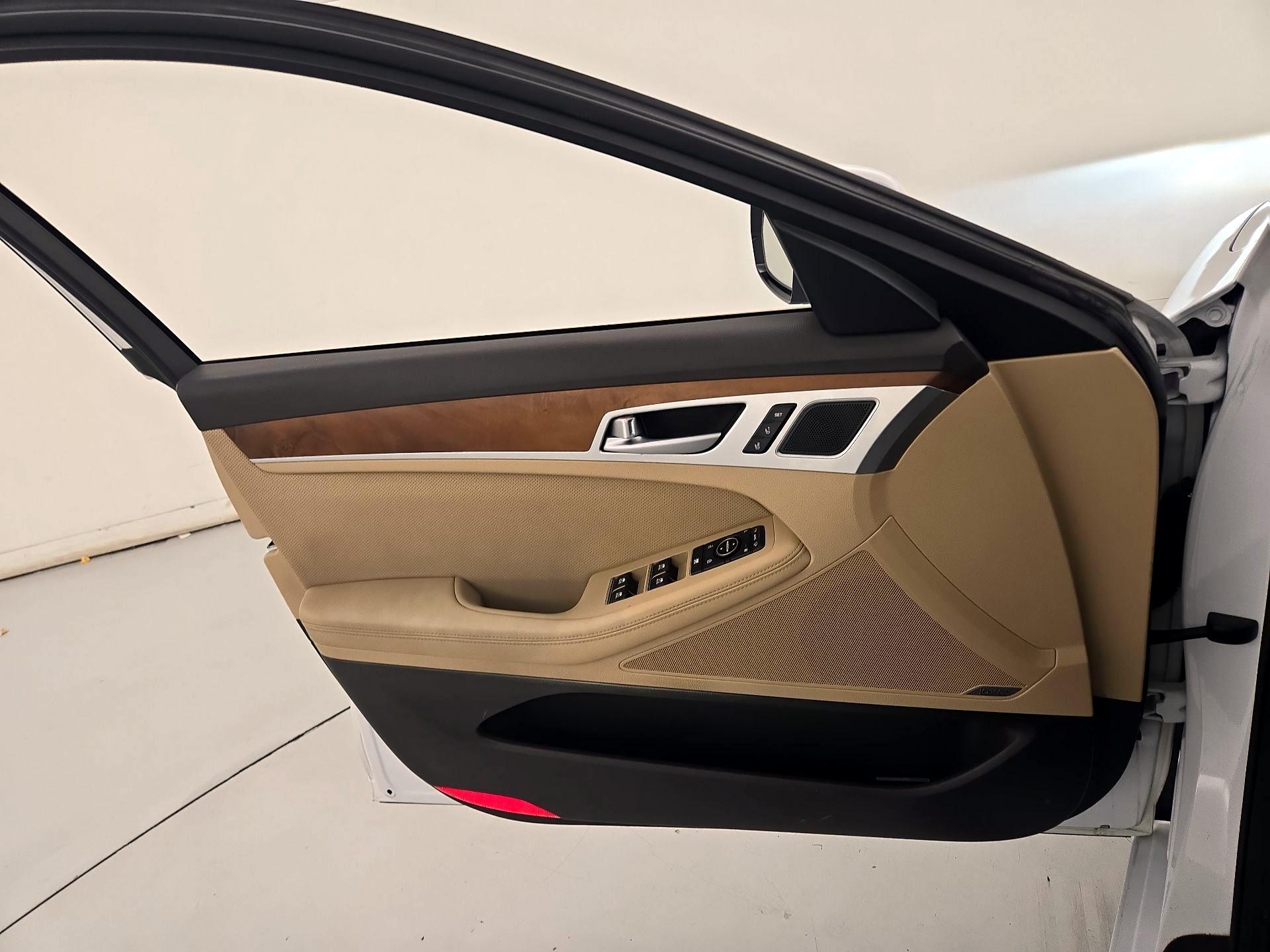 Thumbnail: 2015 Hyundai Genesis - 12