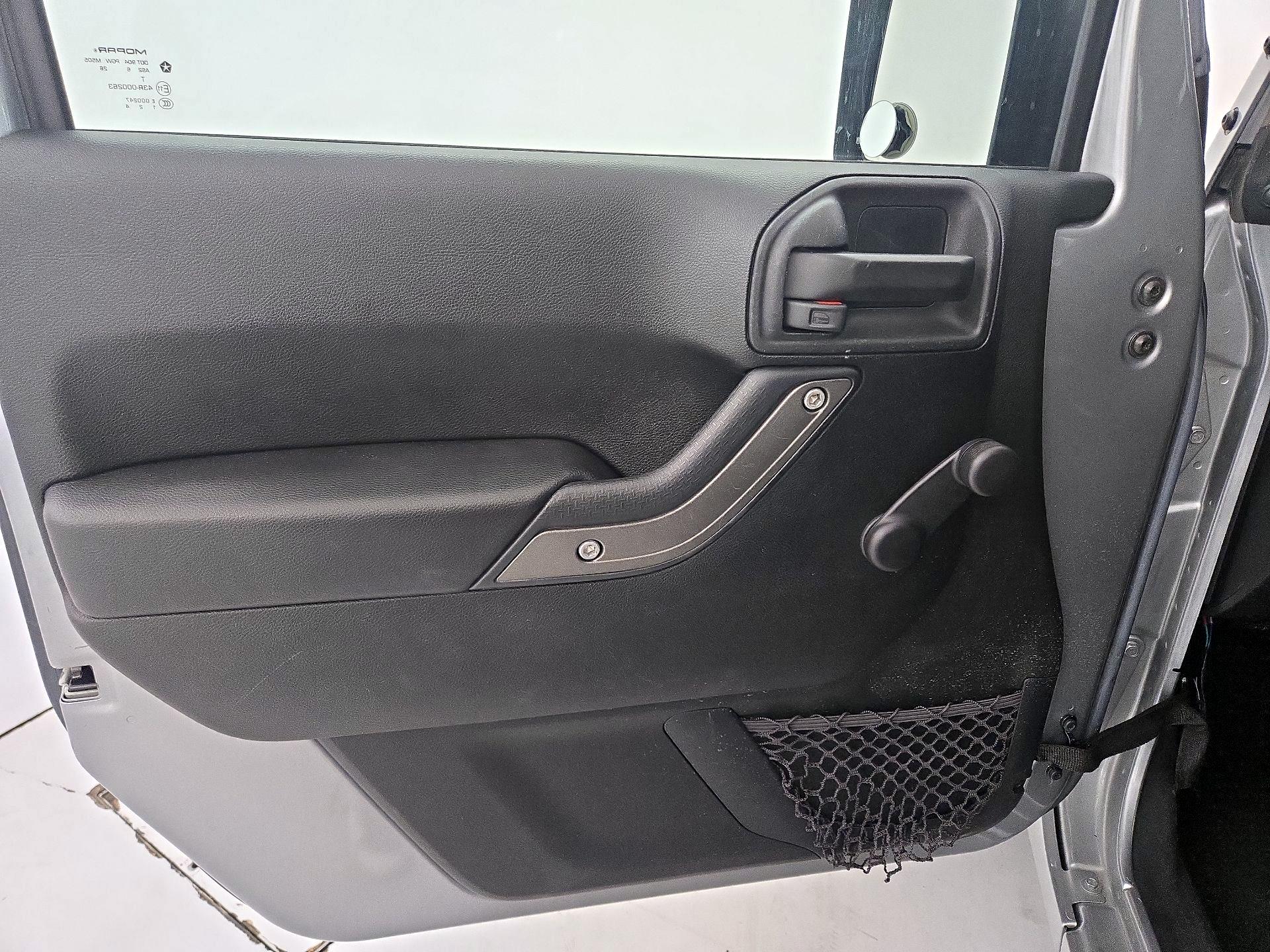 Thumbnail: 2016 Jeep Wrangler - 12