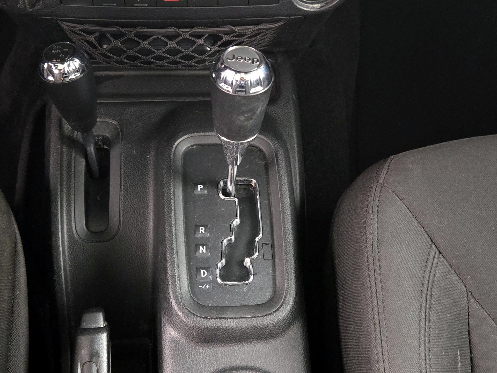 Thumbnail: 2016 Jeep Wrangler - 15