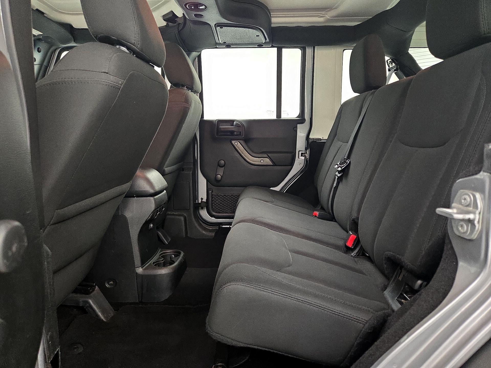 Thumbnail: 2016 Jeep Wrangler - 17