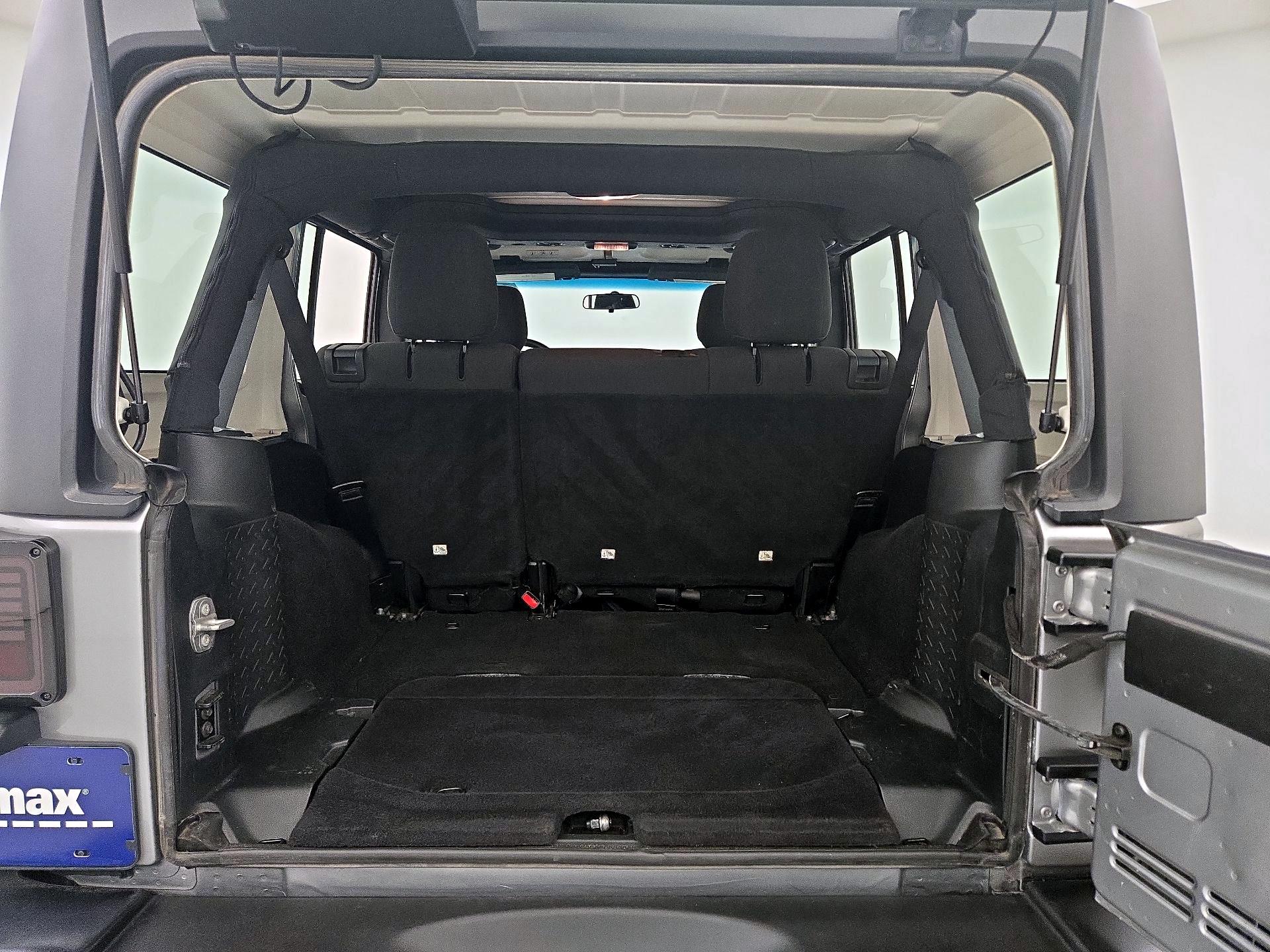 Thumbnail: 2016 Jeep Wrangler - 18