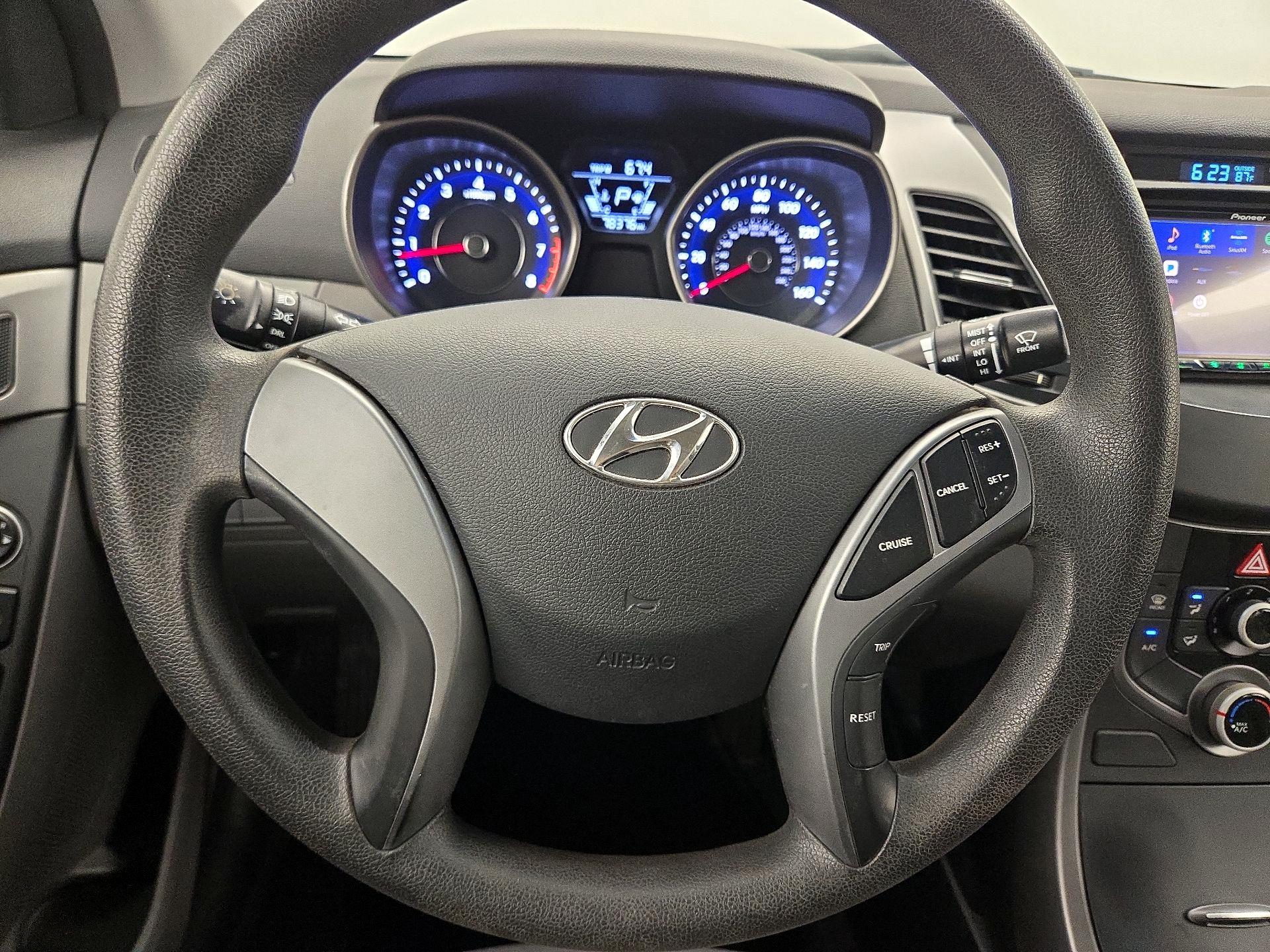 Thumbnail: 2016 Hyundai Elantra - 10