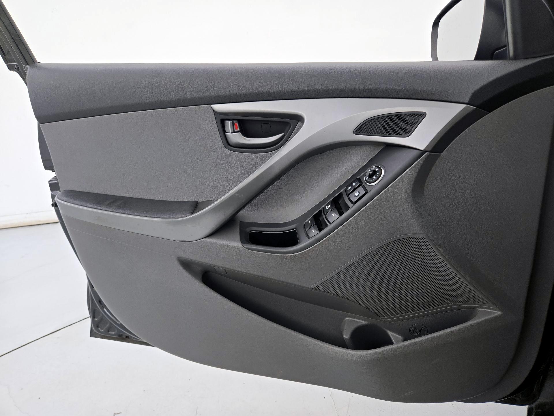 Thumbnail: 2016 Hyundai Elantra - 12