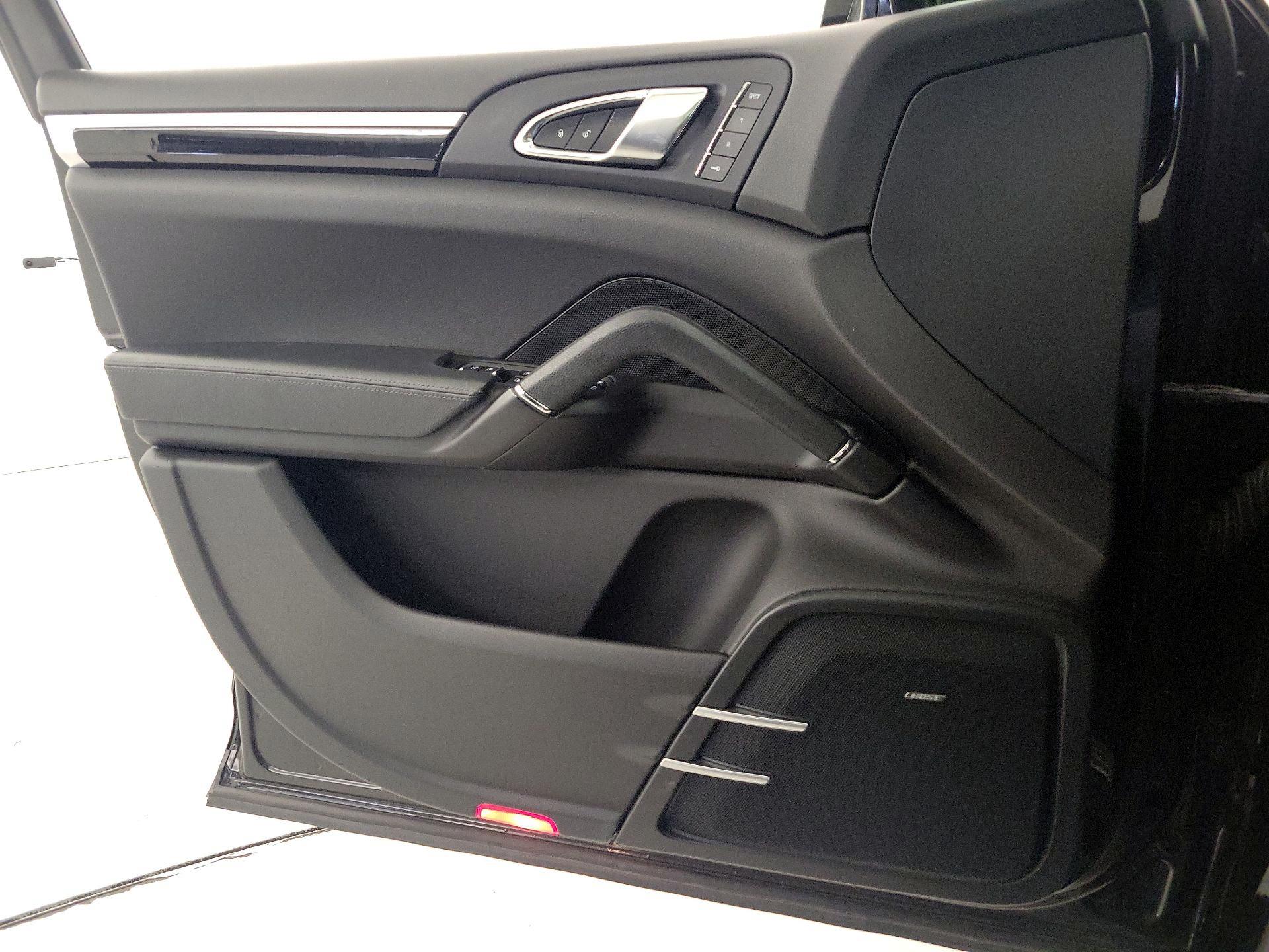 Thumbnail: 2016 Porsche Cayenne - 12