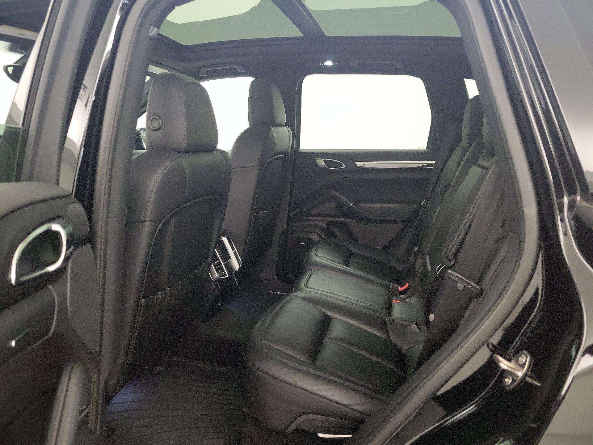 Thumbnail: 2016 Porsche Cayenne - 19