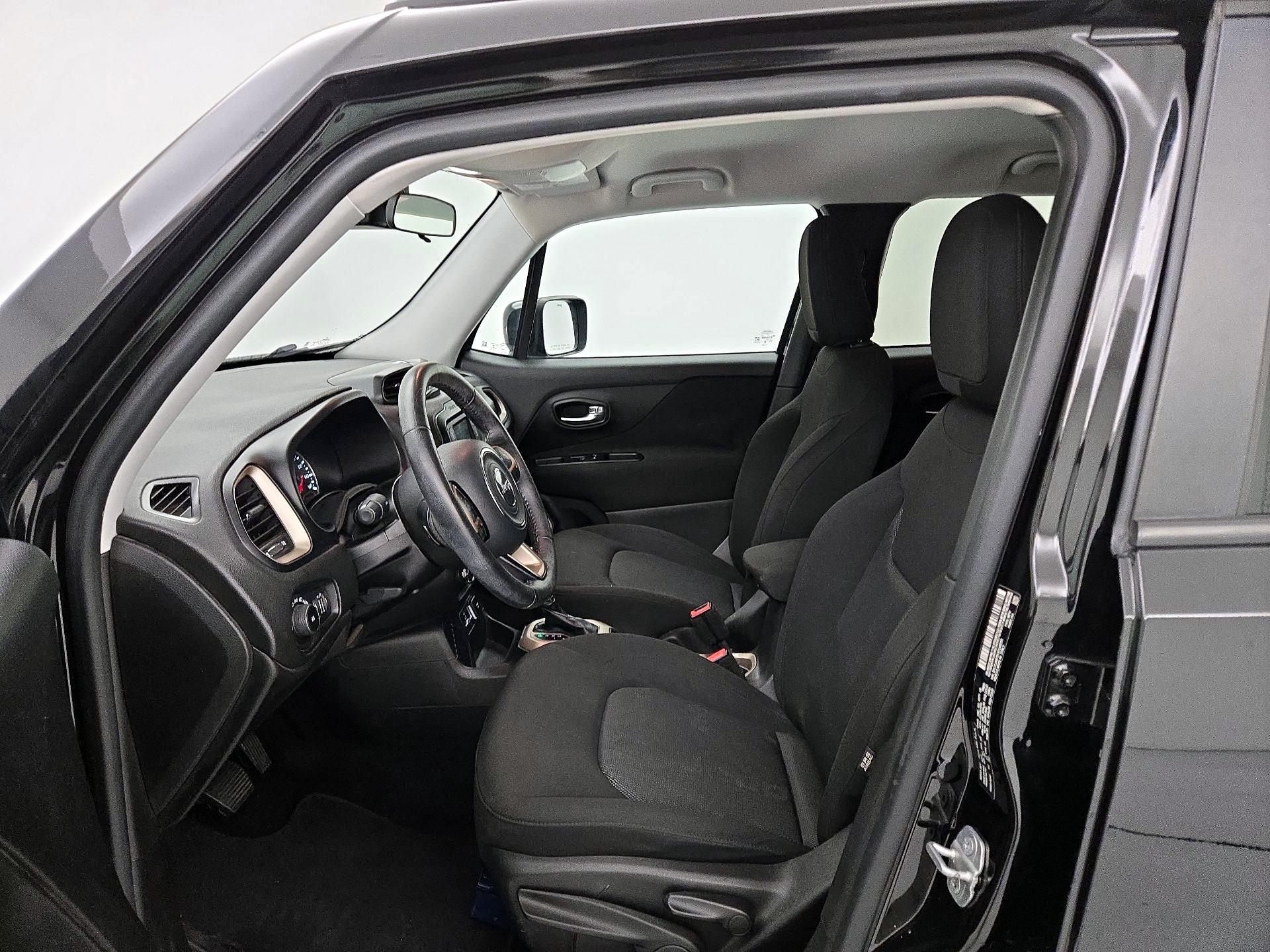 Thumbnail: 2016 Jeep Renegade - 11