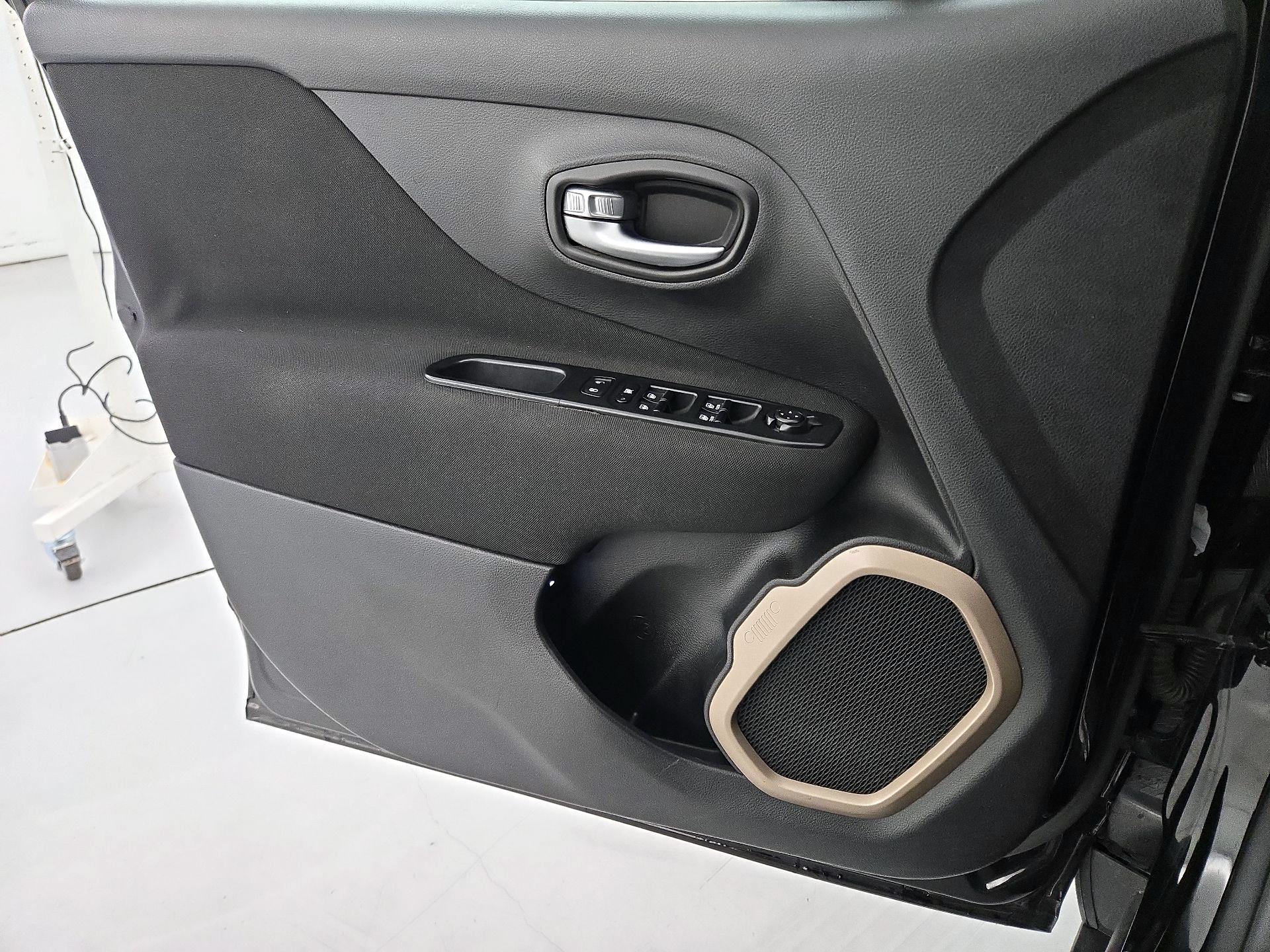 Thumbnail: 2016 Jeep Renegade - 12