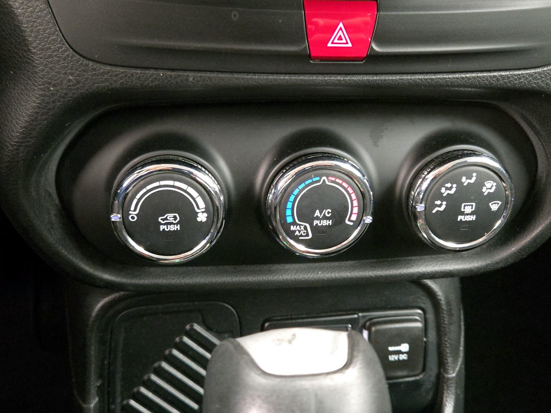 Thumbnail: 2016 Jeep Renegade - 16