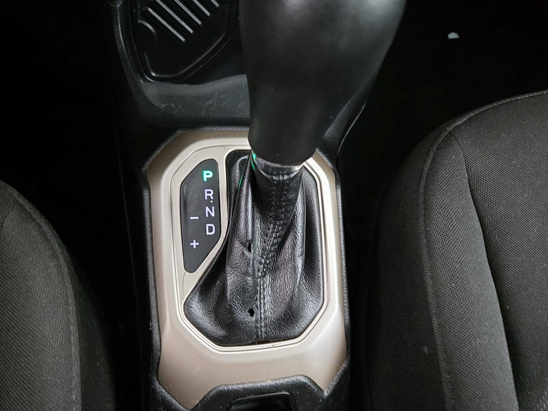 Thumbnail: 2016 Jeep Renegade - 17