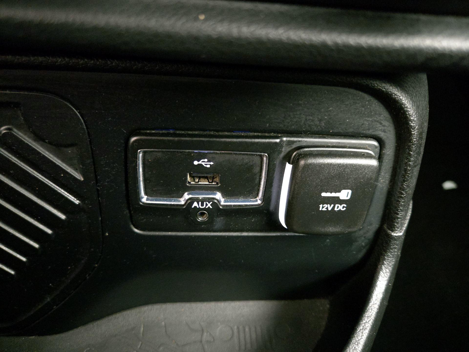 Thumbnail: 2016 Jeep Renegade - 18