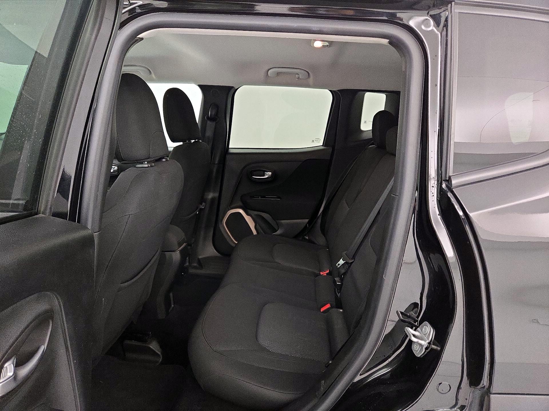 Thumbnail: 2016 Jeep Renegade - 19