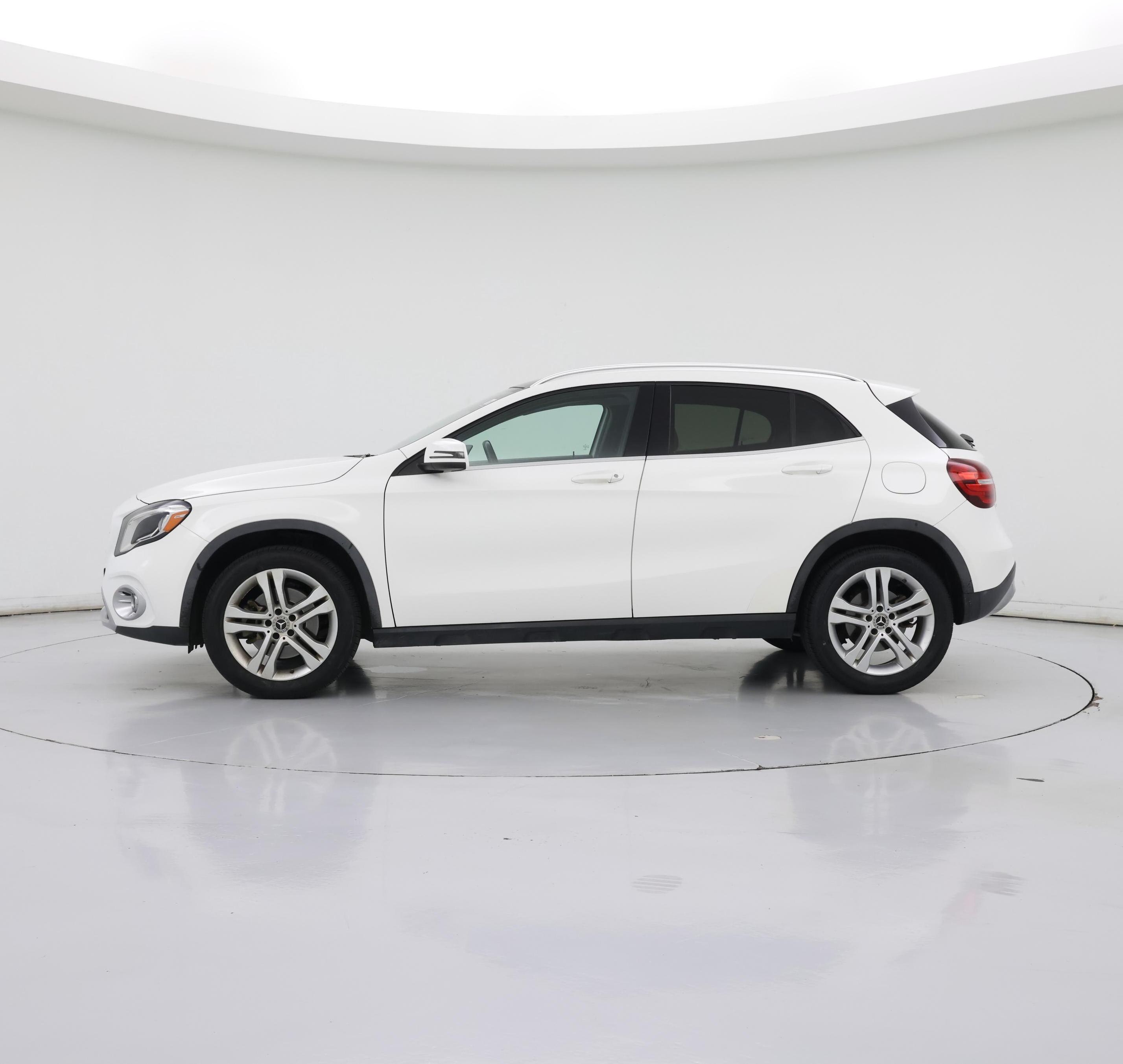 Thumbnail: 2020 Mercedes-Benz GLA - 3