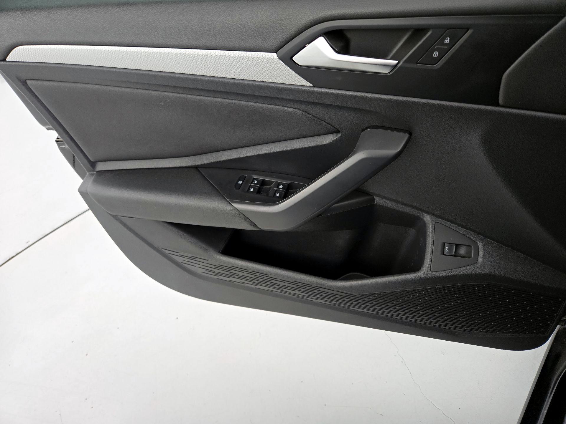 Thumbnail: 2019 Volkswagen Jetta - 12
