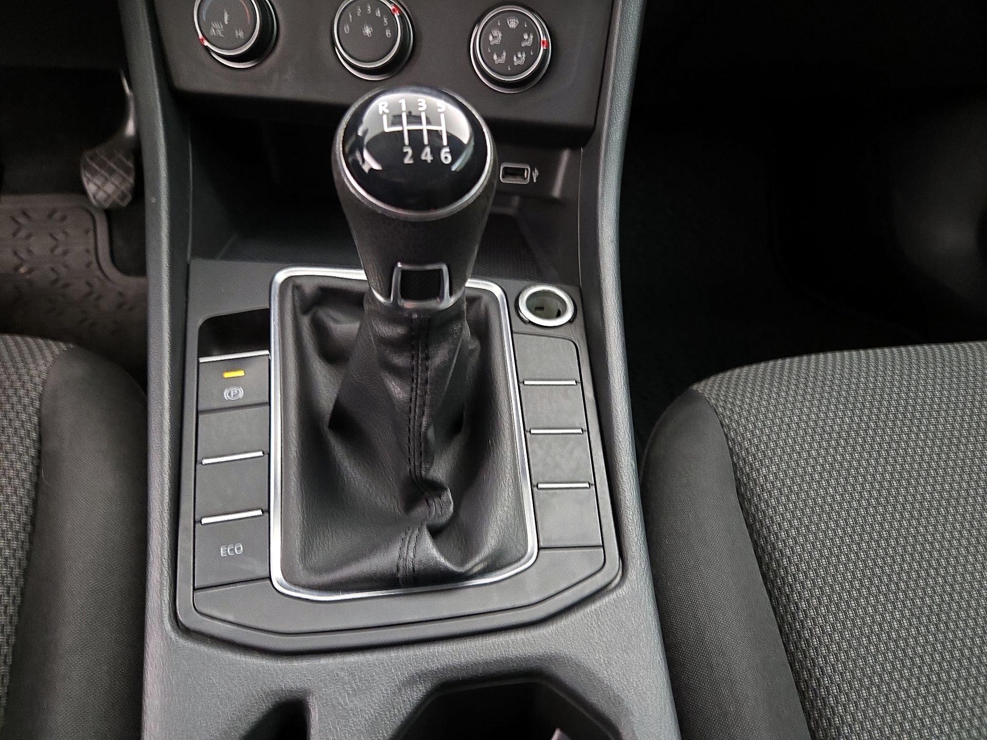Thumbnail: 2019 Volkswagen Jetta - 17