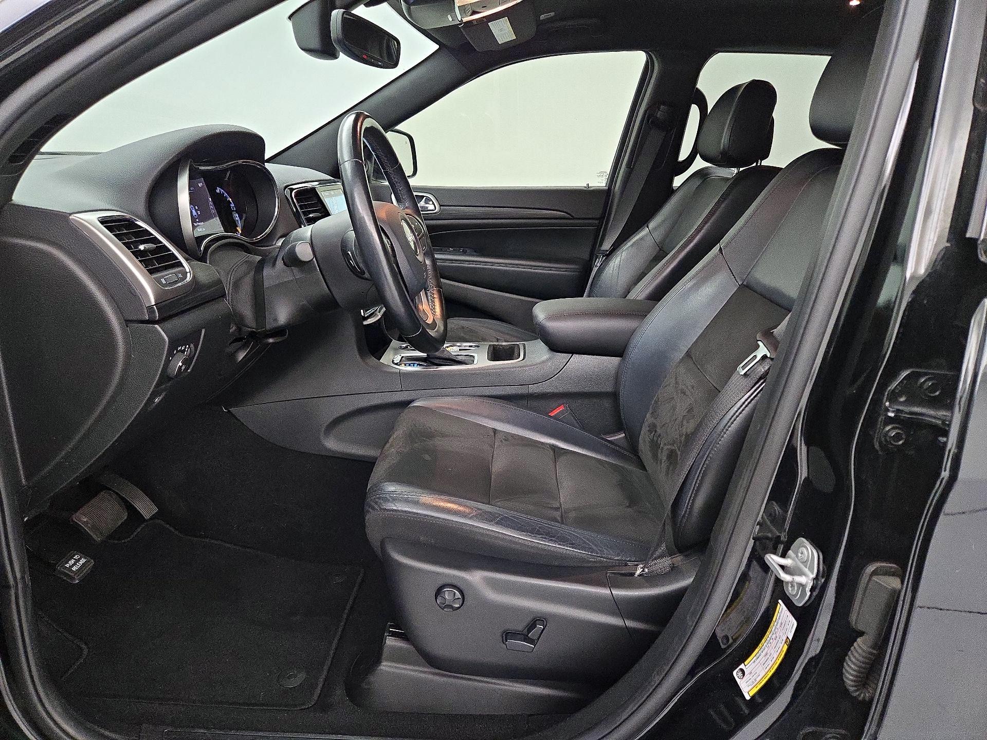 Thumbnail: 2020 Jeep Grand Cherokee - 11