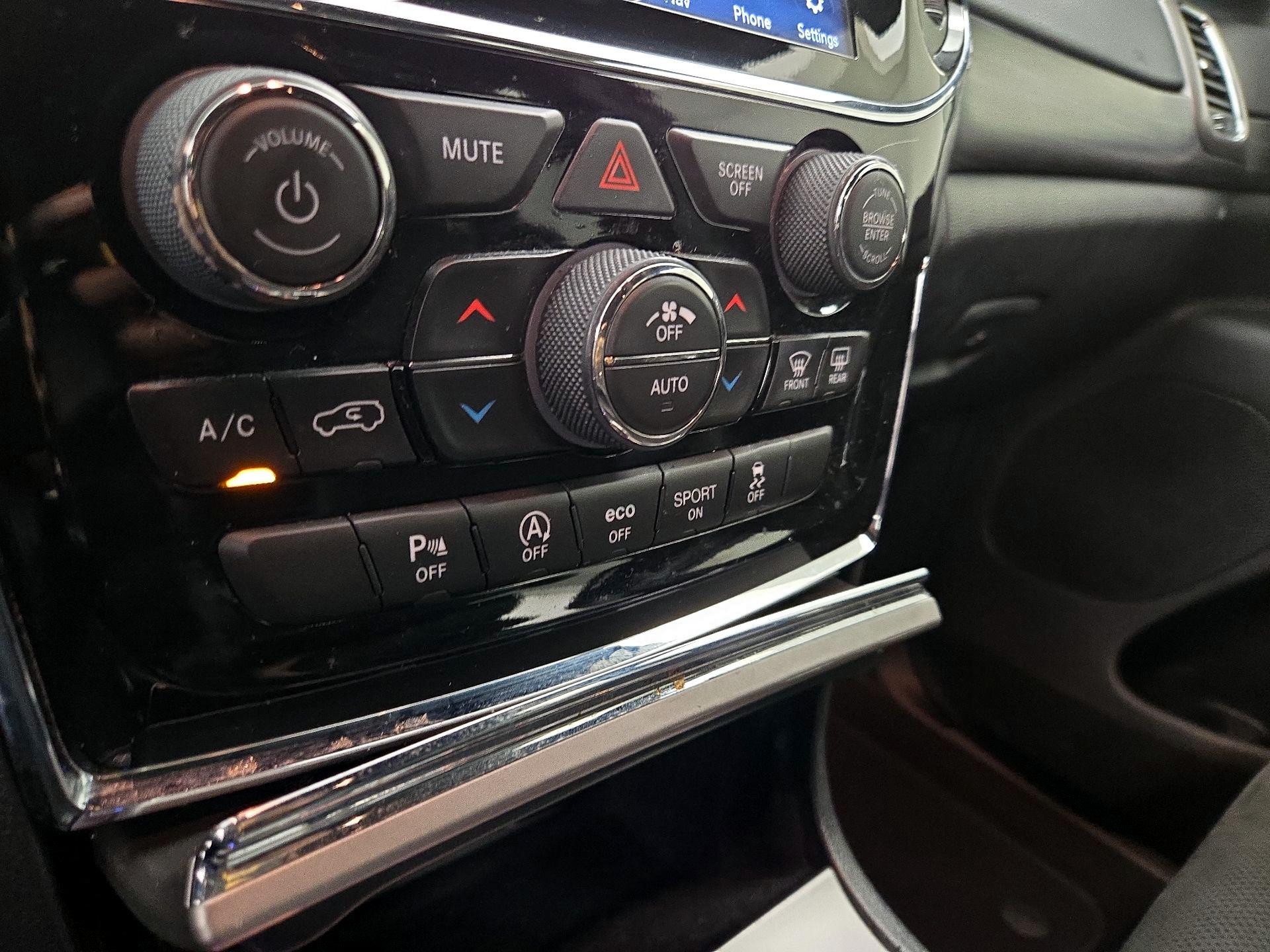 Thumbnail: 2020 Jeep Grand Cherokee - 17
