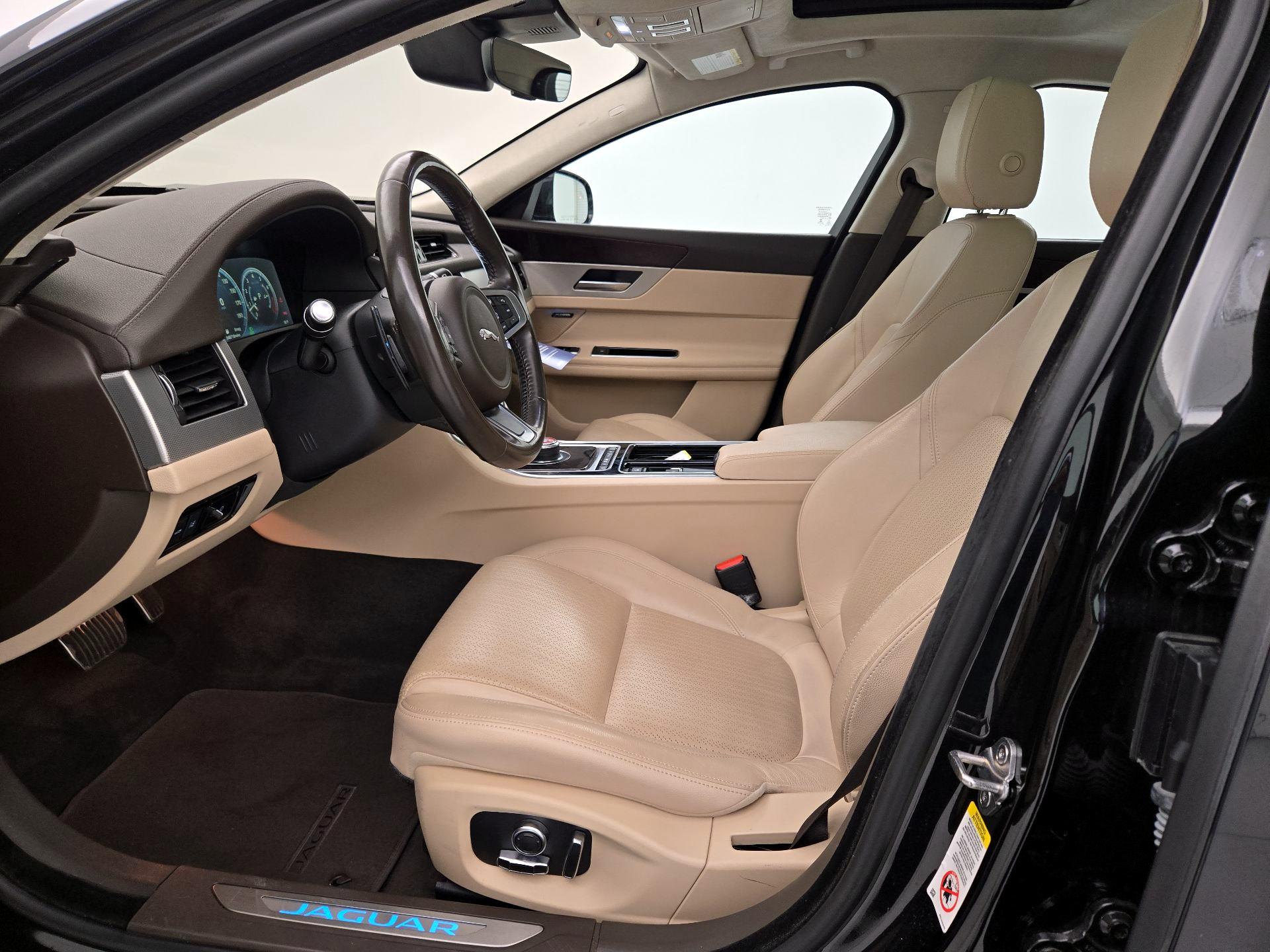 Thumbnail: 2020 Jaguar XF - 11