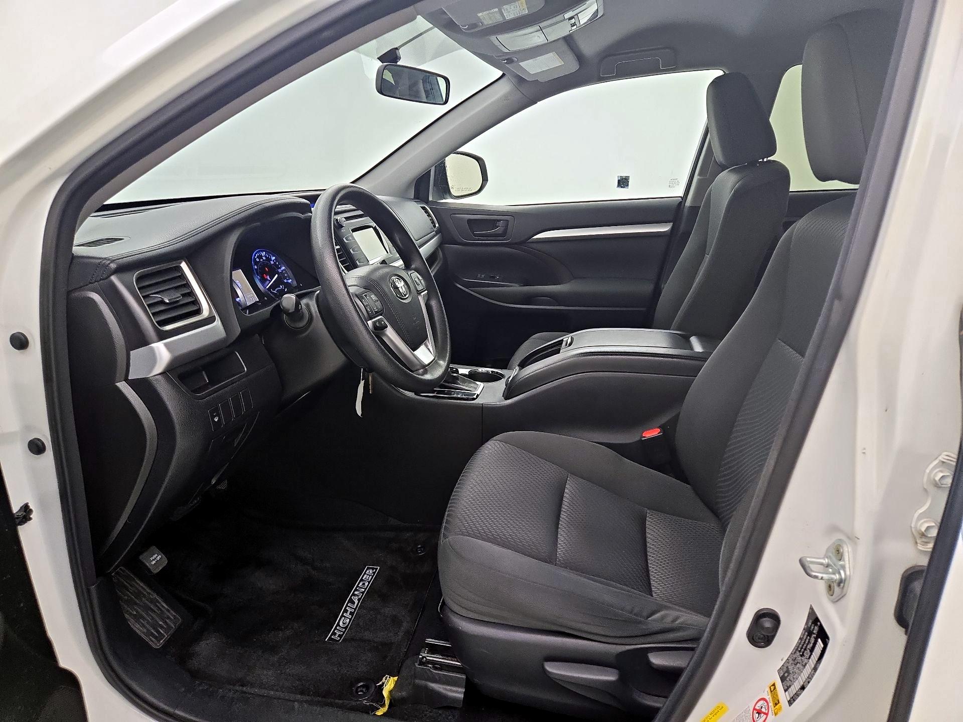 Thumbnail: 2016 Toyota Highlander - 11