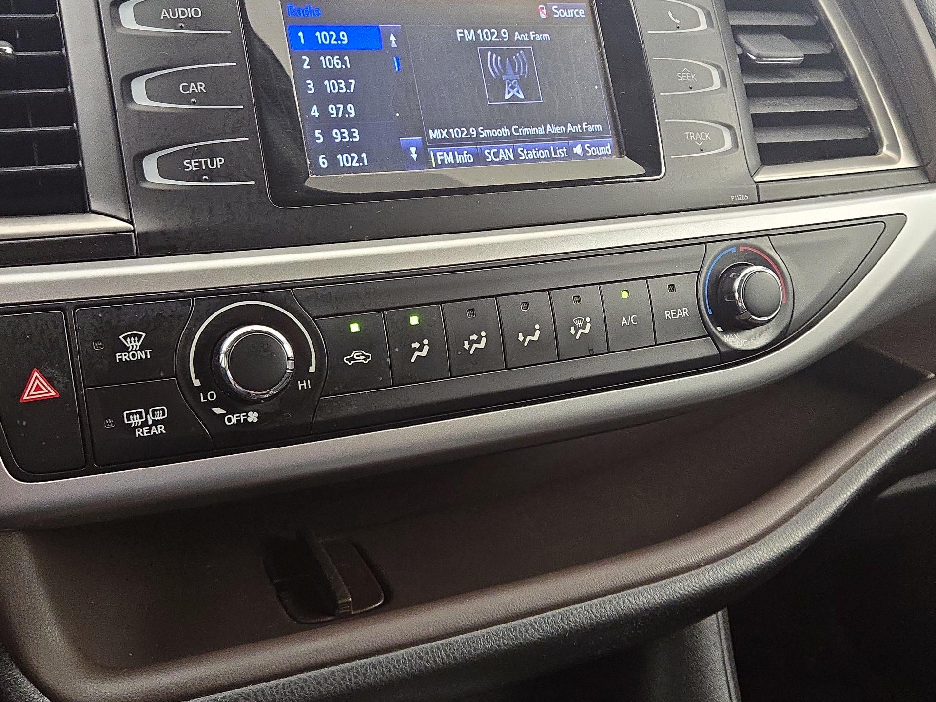 Thumbnail: 2016 Toyota Highlander - 16