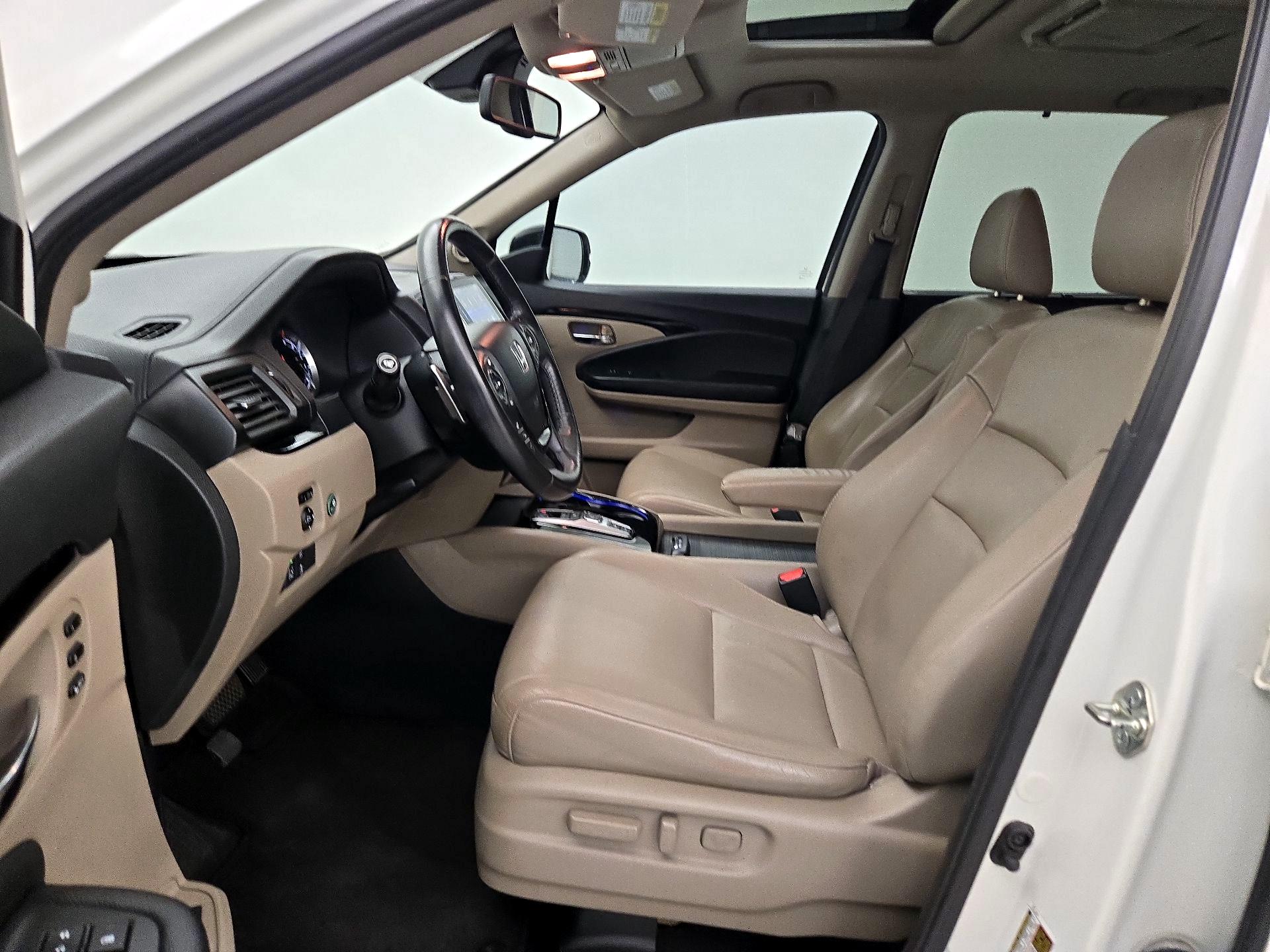 Thumbnail: 2016 Honda Pilot - 11