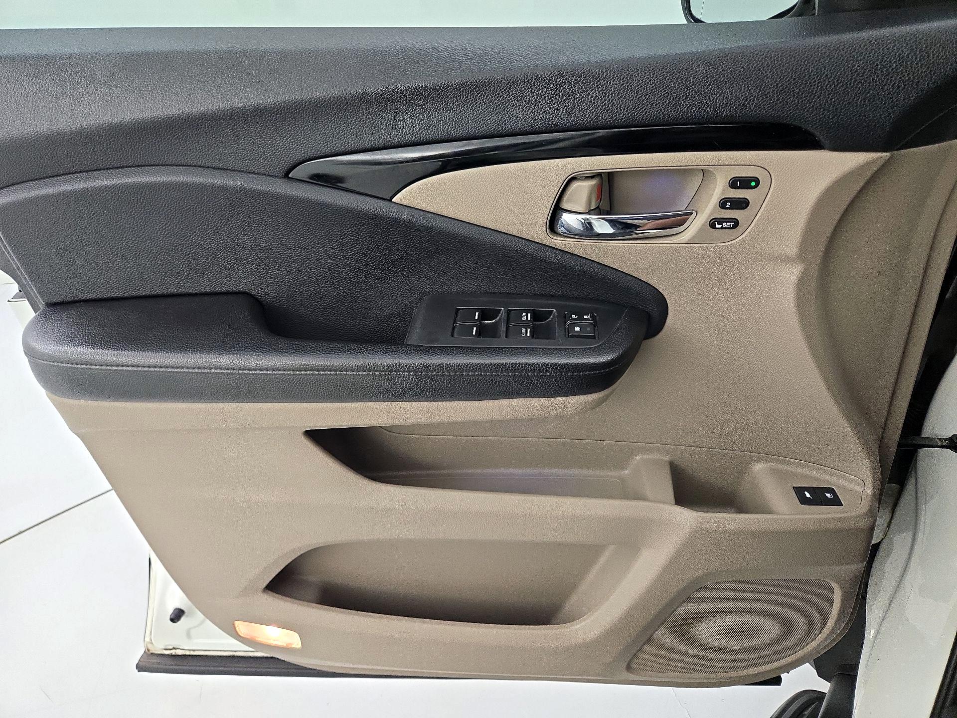 Thumbnail: 2016 Honda Pilot - 12