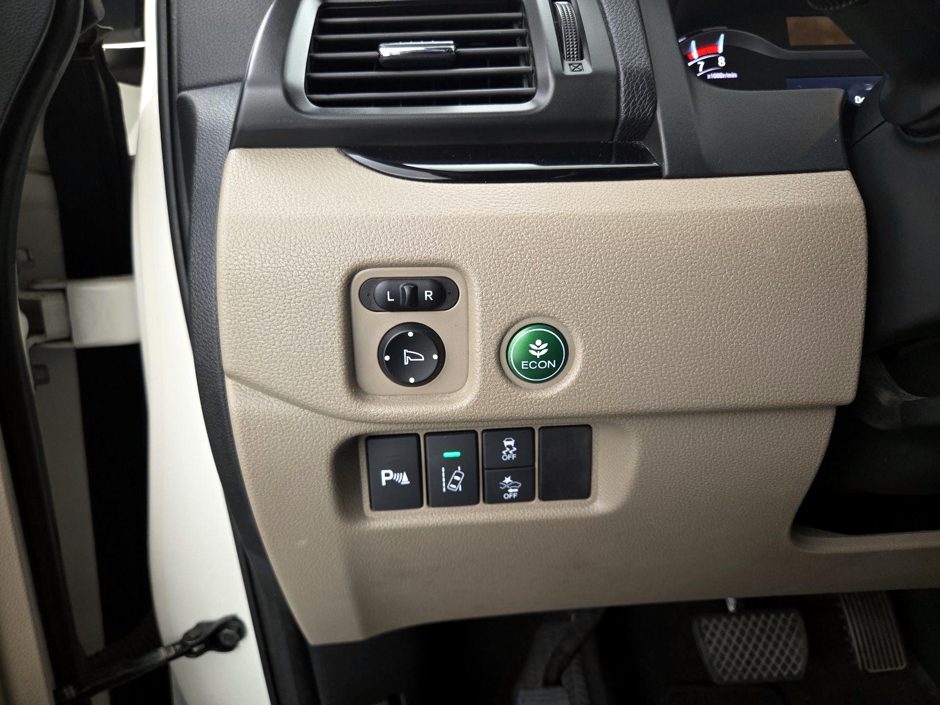 Thumbnail: 2016 Honda Pilot - 13