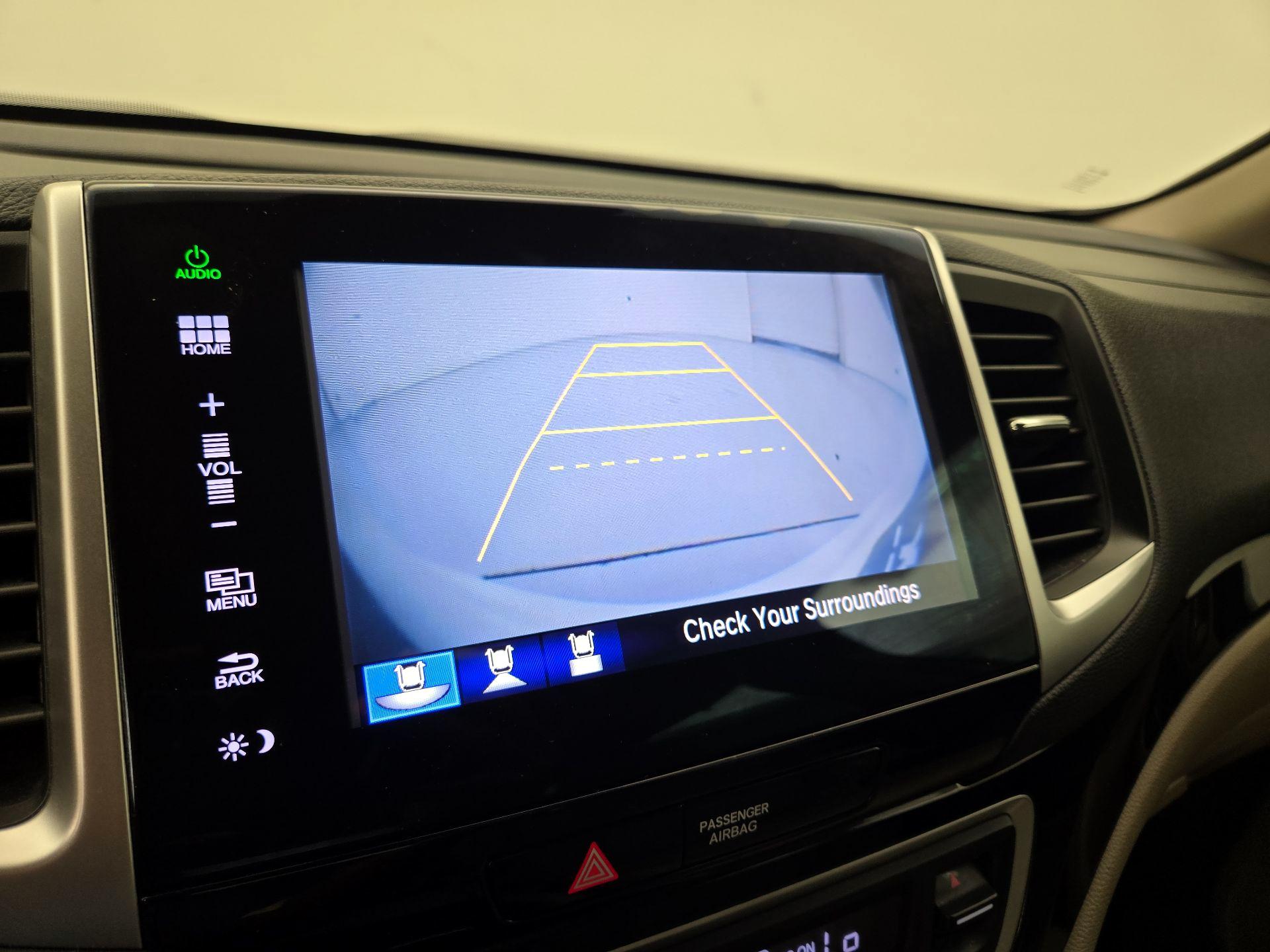 Thumbnail: 2016 Honda Pilot - 15
