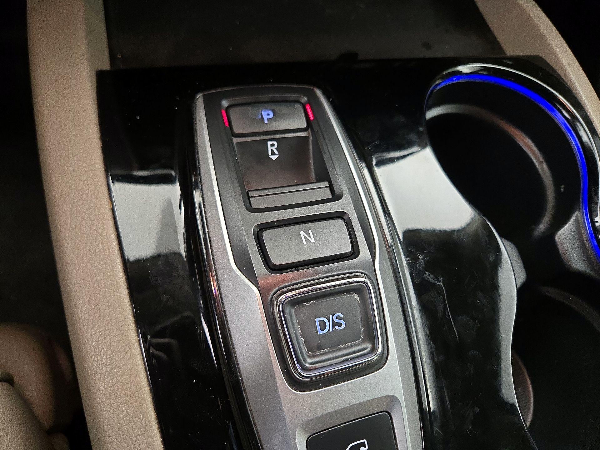 Thumbnail: 2016 Honda Pilot - 18