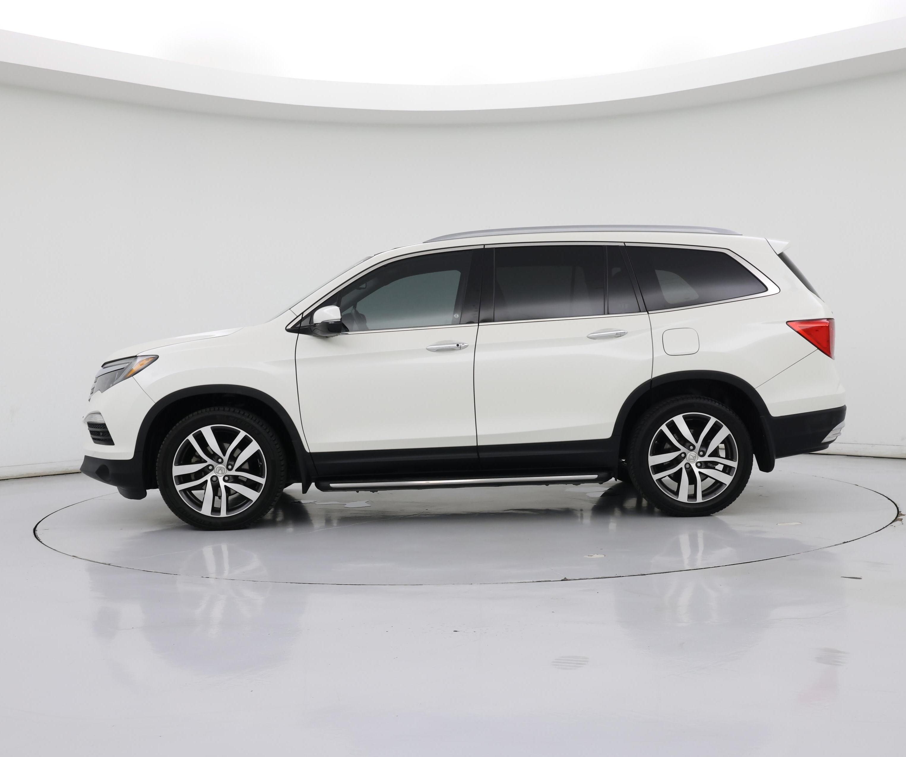 Thumbnail: 2016 Honda Pilot - 3