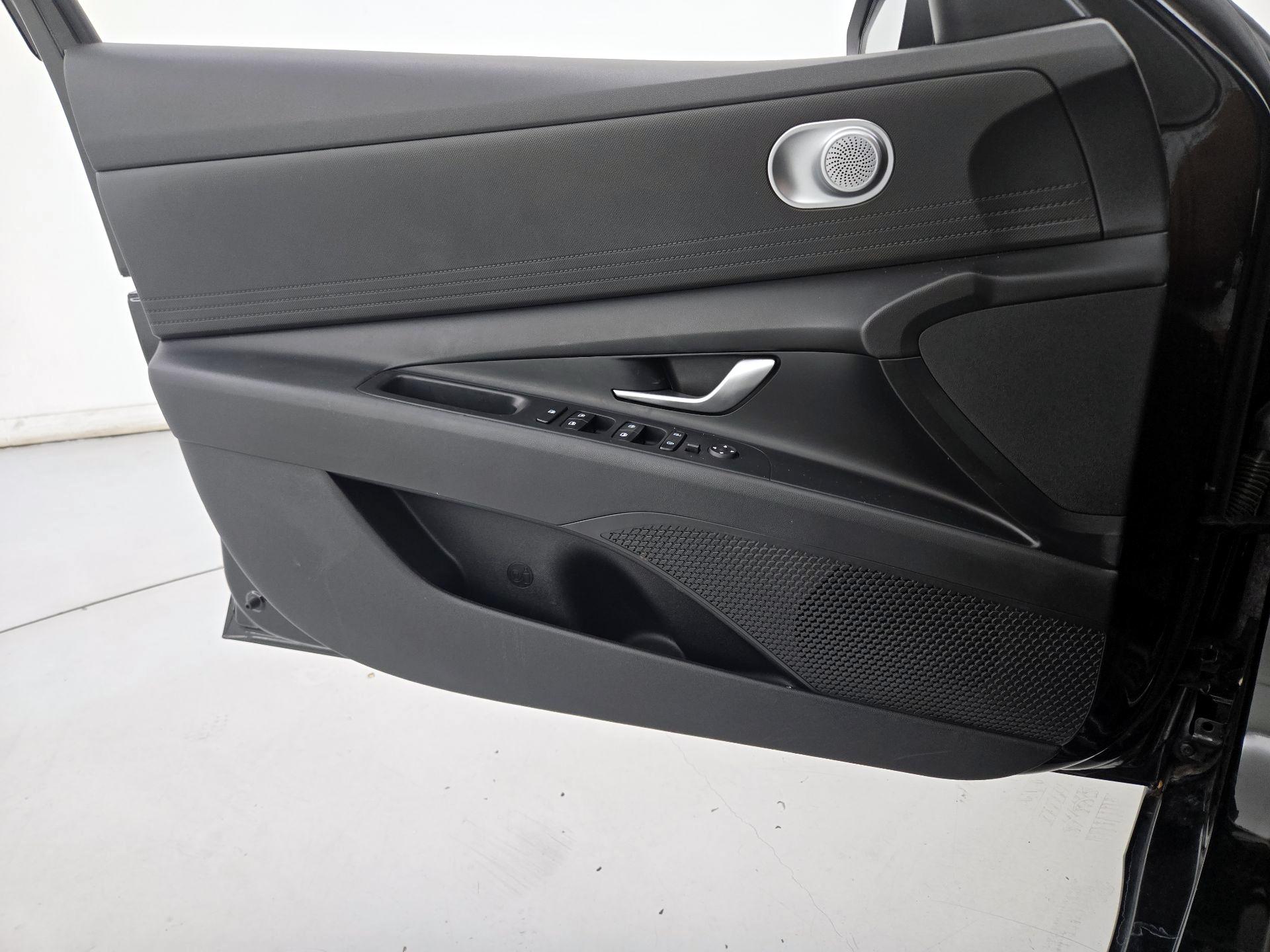 Thumbnail: 2022 Hyundai Elantra - 12