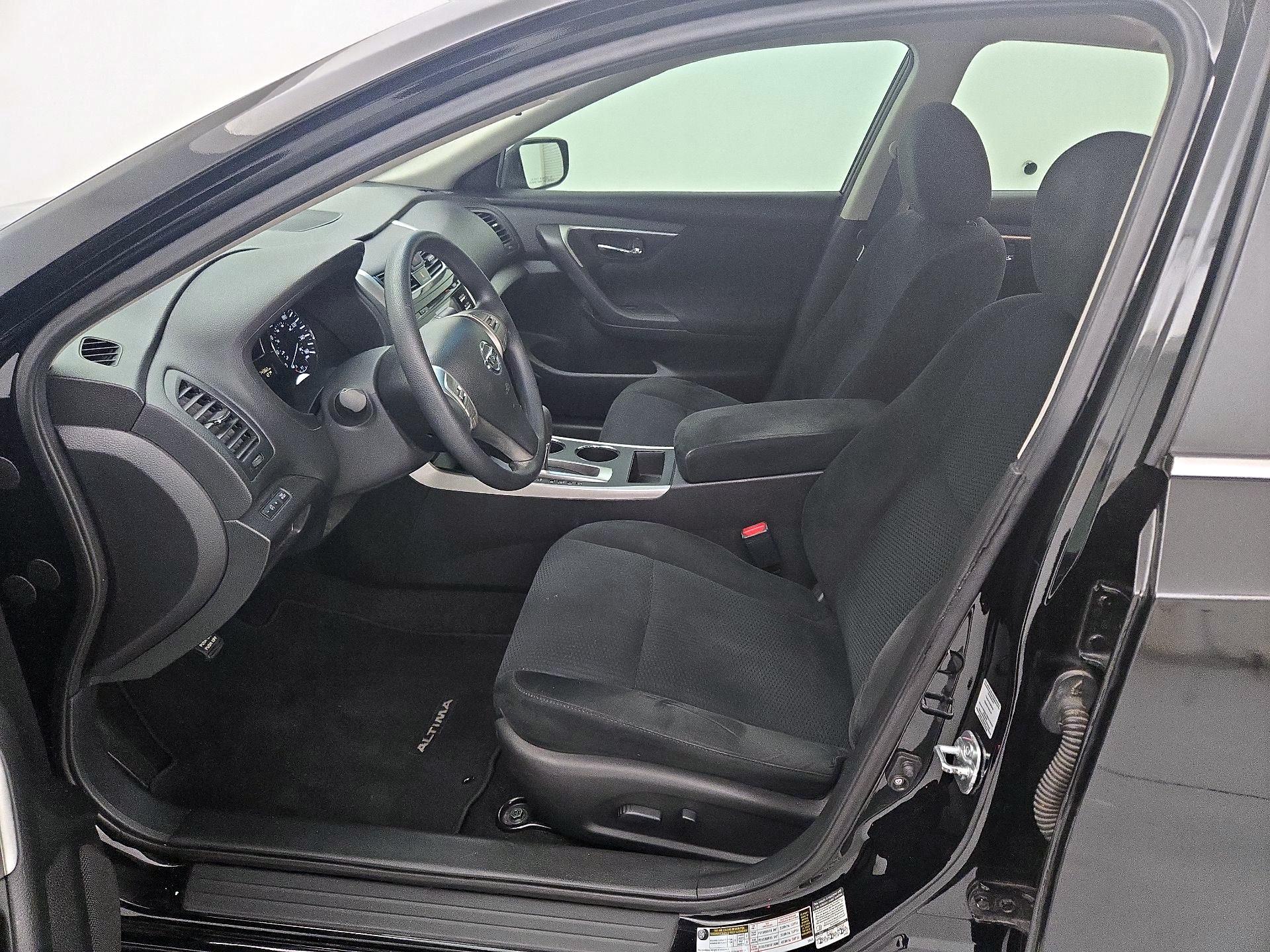 Thumbnail: 2015 Nissan Altima - 11