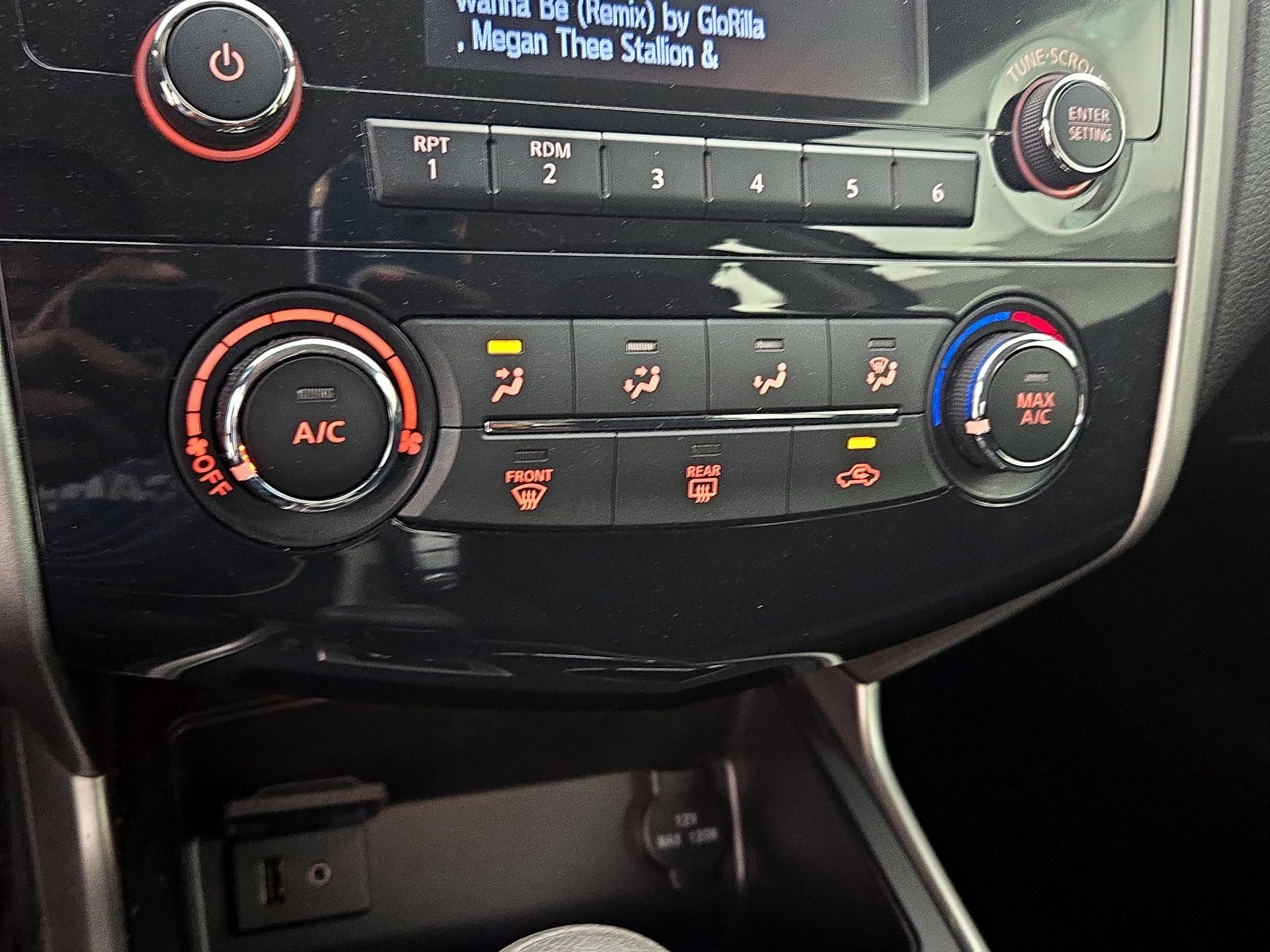 Thumbnail: 2015 Nissan Altima - 16