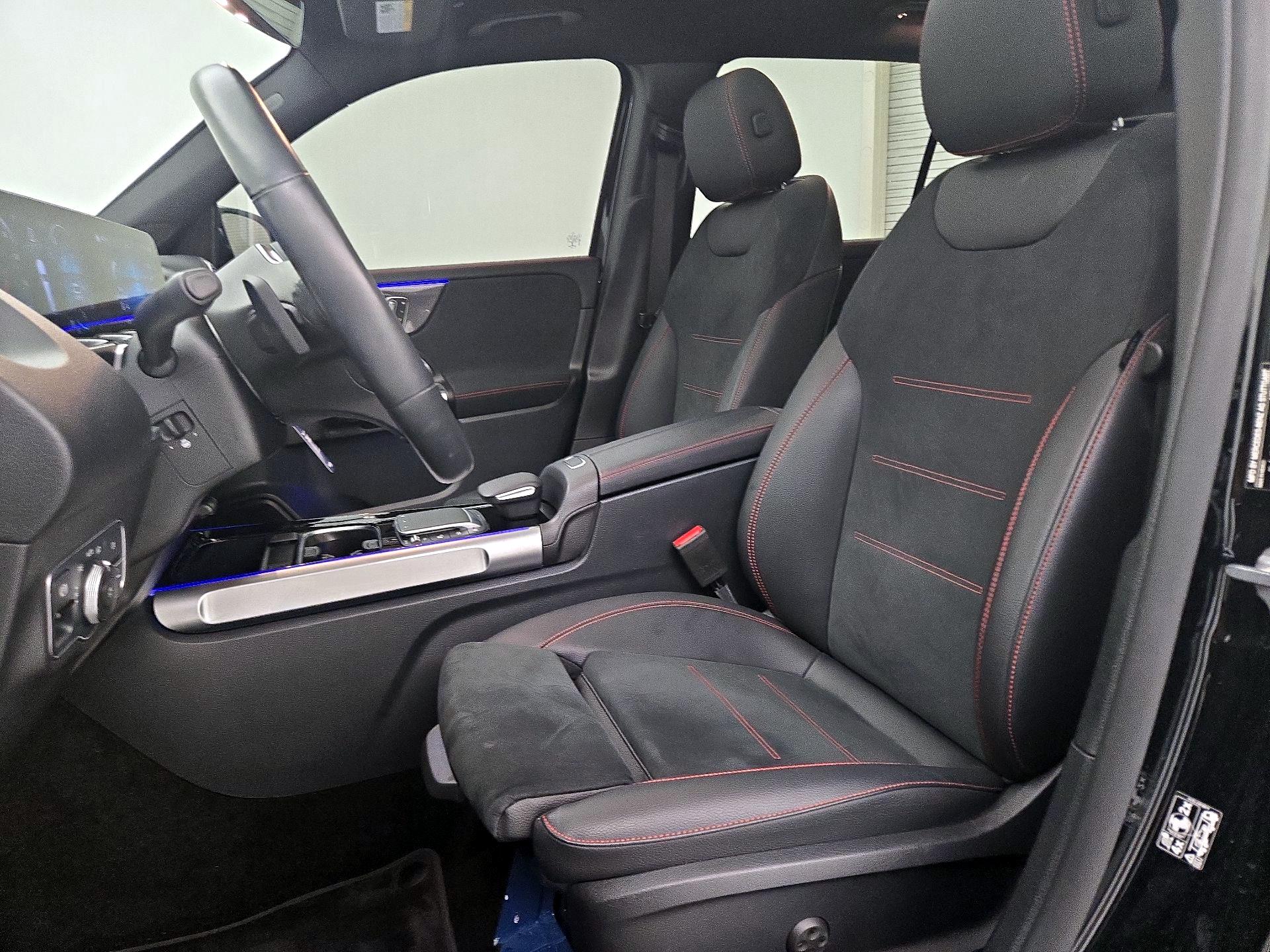 Thumbnail: 2022 Mercedes-Benz GLB - 11