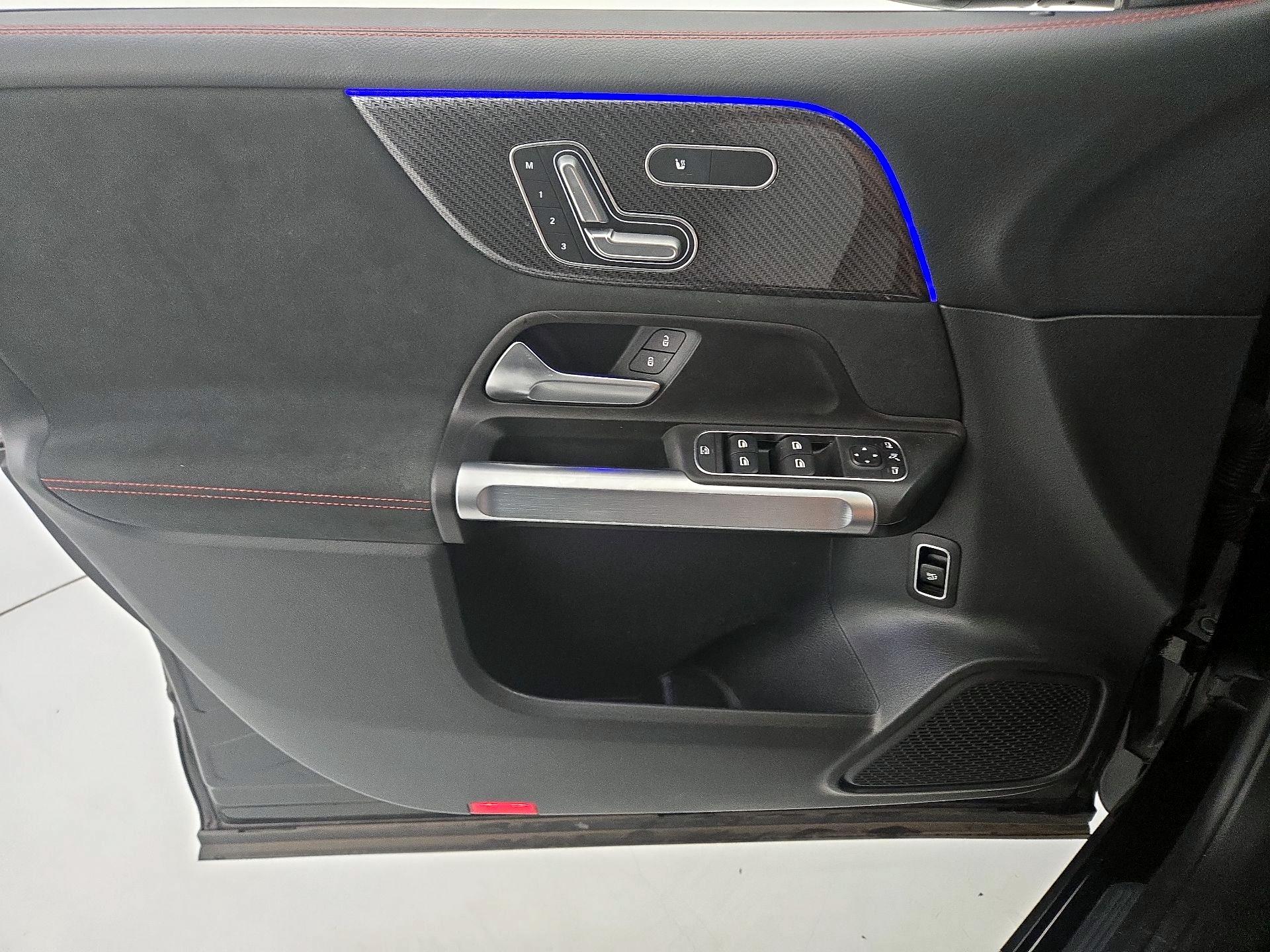 Thumbnail: 2022 Mercedes-Benz GLB - 12