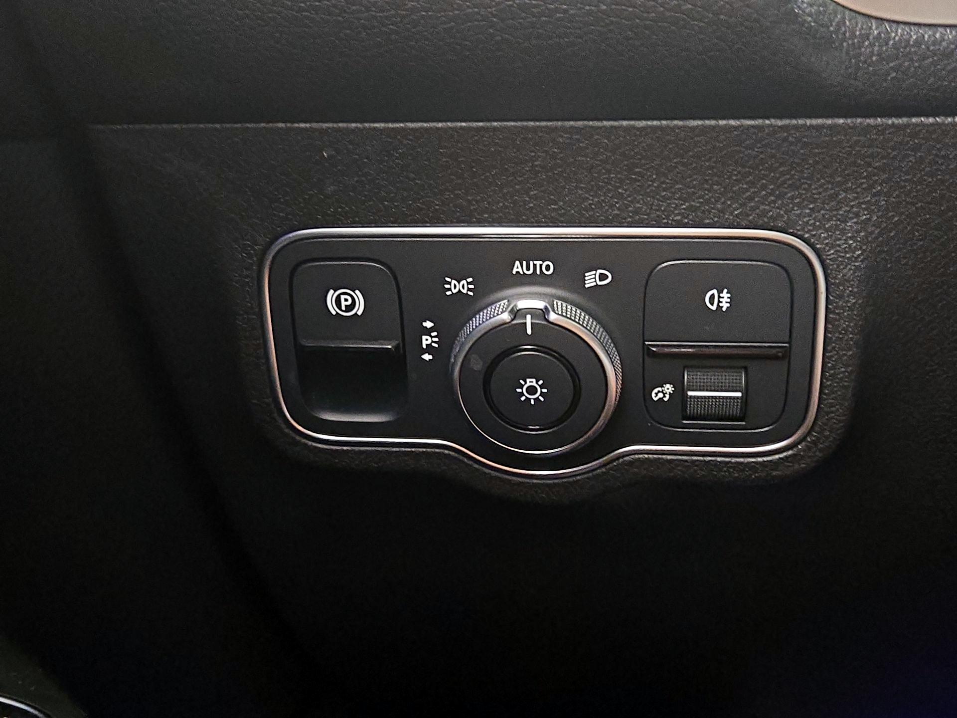 Thumbnail: 2022 Mercedes-Benz GLB - 13