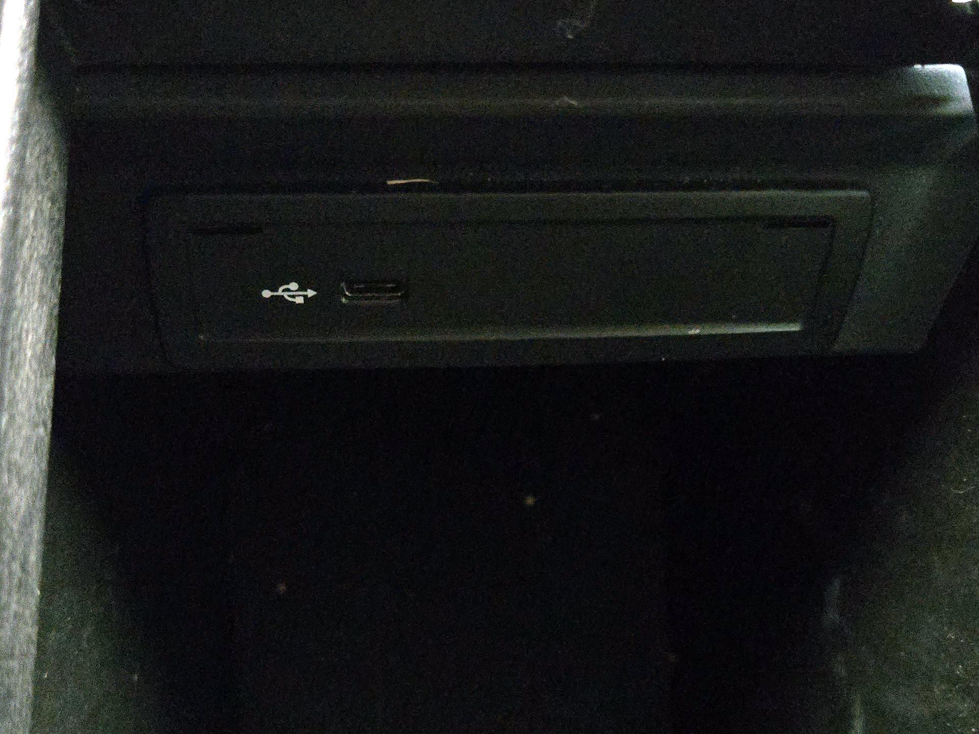 Thumbnail: 2022 Mercedes-Benz GLB - 18