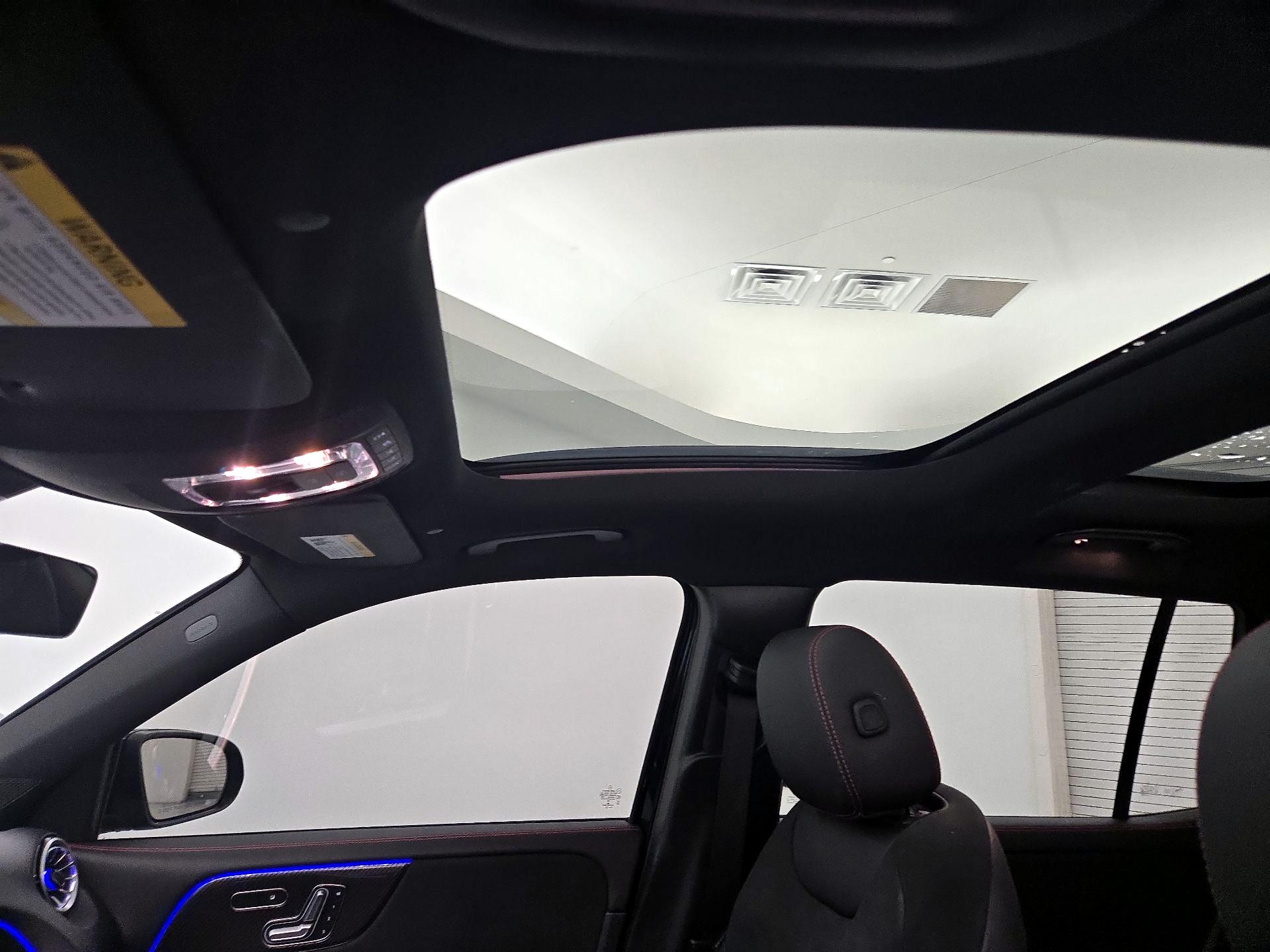 Thumbnail: 2022 Mercedes-Benz GLB - 19