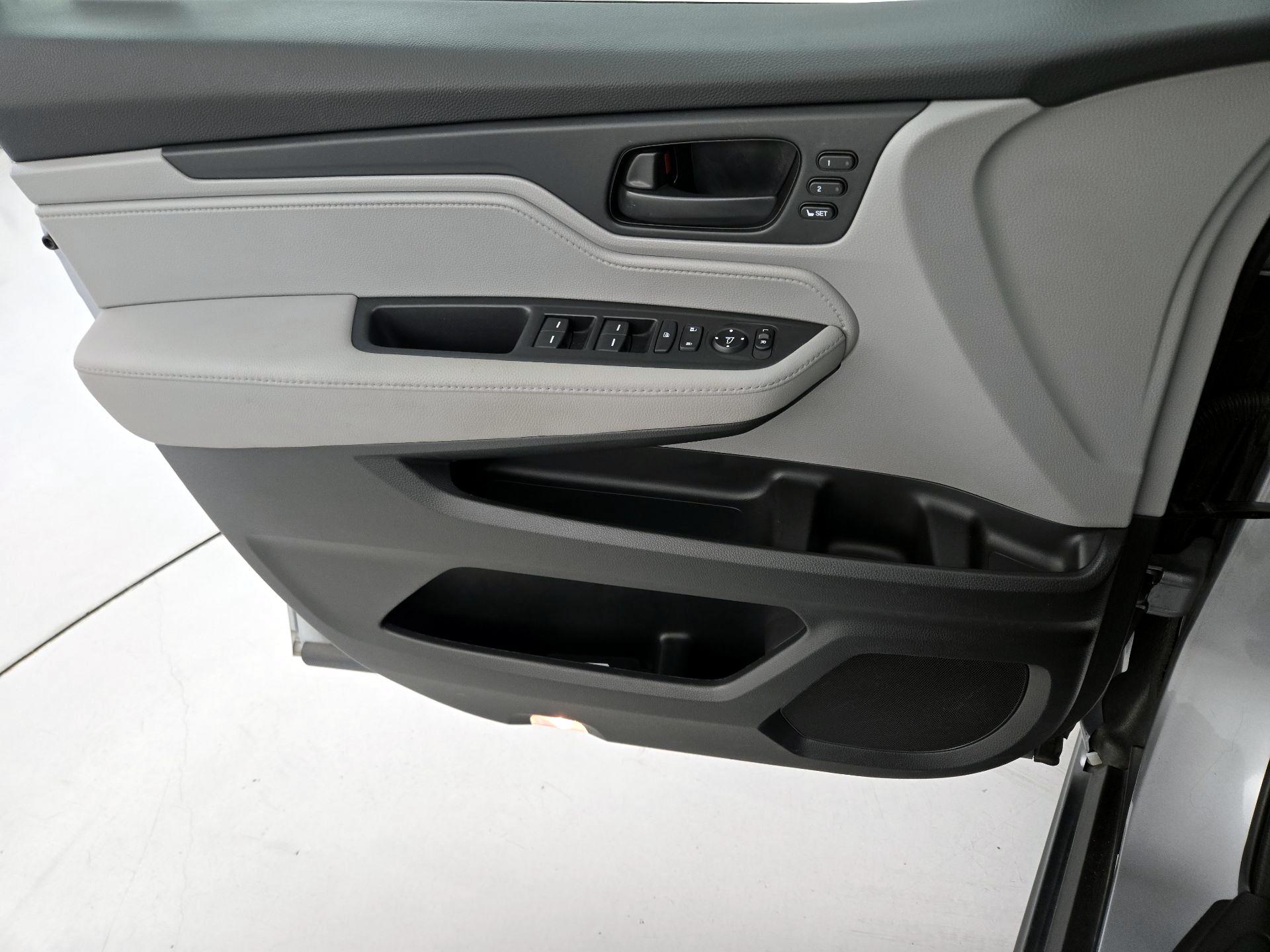 Thumbnail: 2018 Honda Odyssey - 12