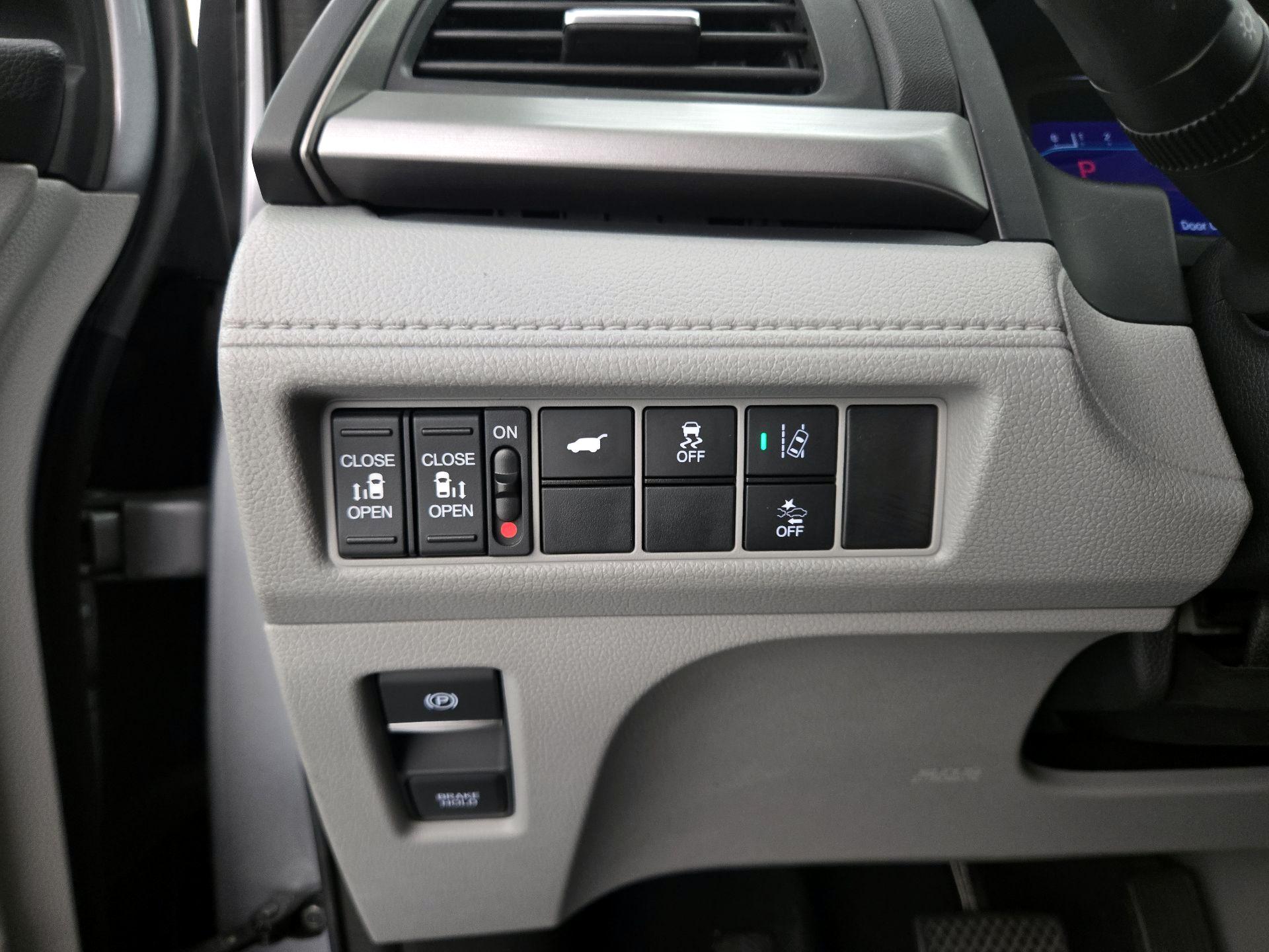 Thumbnail: 2018 Honda Odyssey - 13